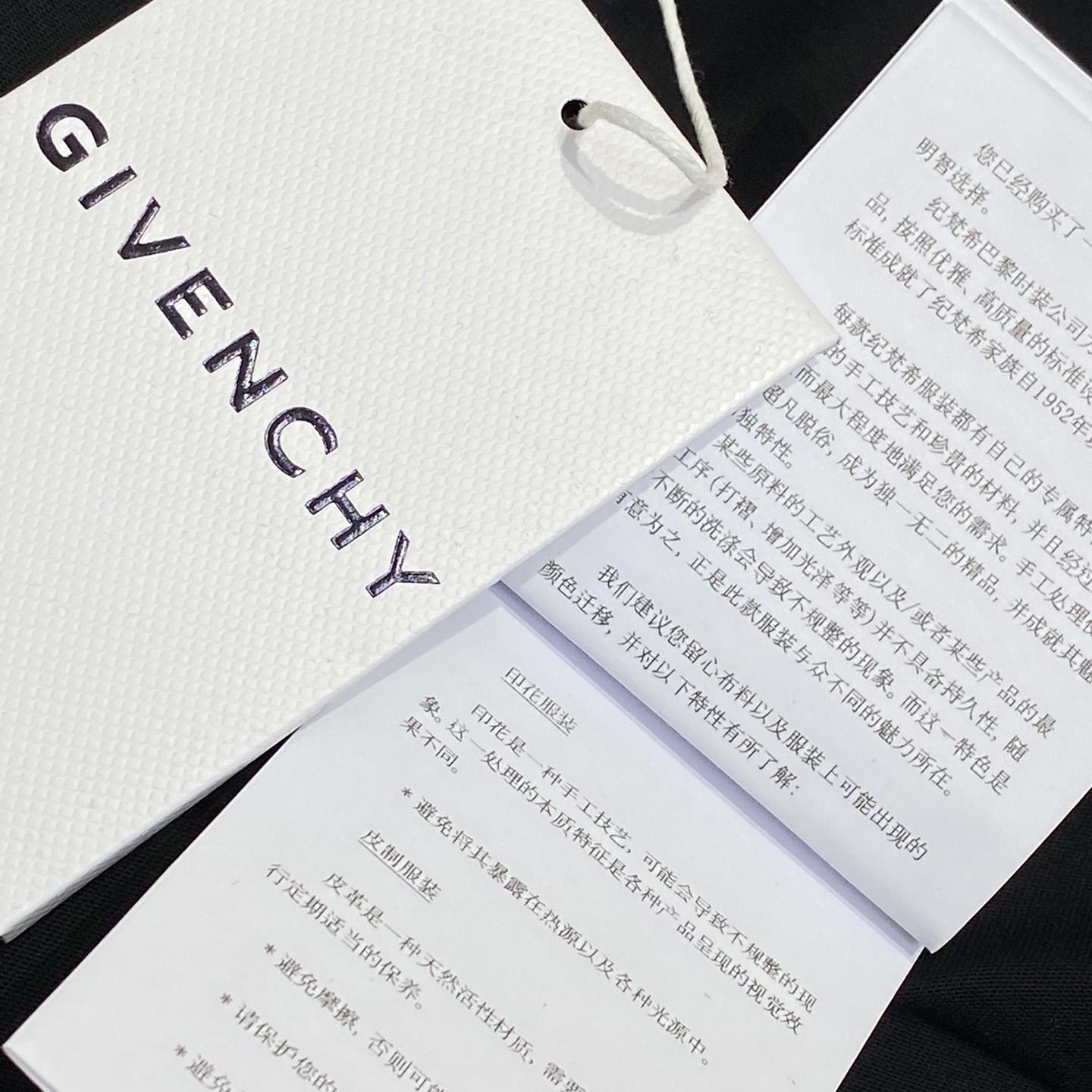 Givenchy Pocket Classic Fit Tee - DesignerGu