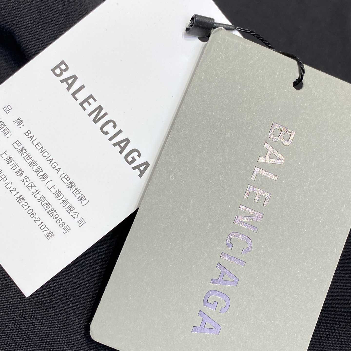 Balenciaga Men's Black Logo T-shirt - DesignerGu