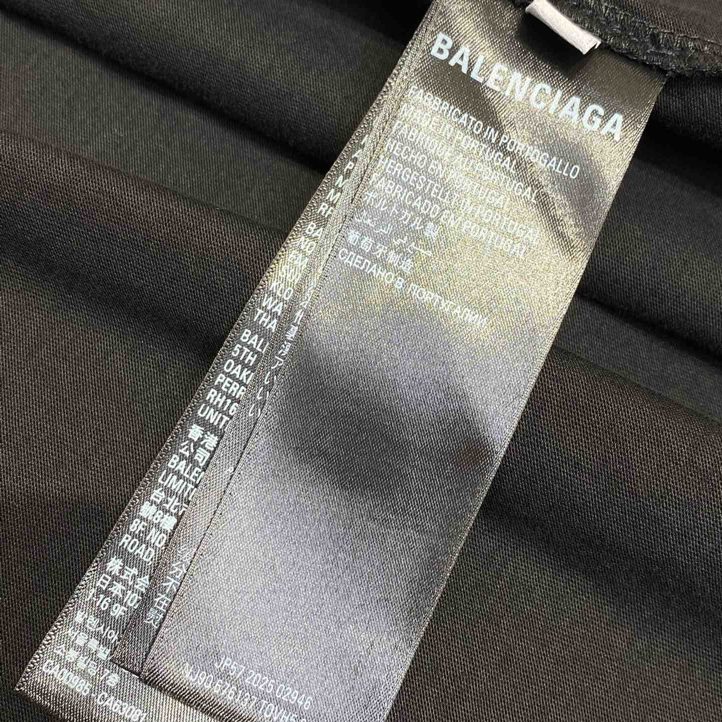 Balenciaga Men's Black Logo T-shirt - DesignerGu