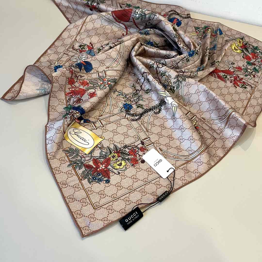 Gucci Printed Silk Carré - DesignerGu