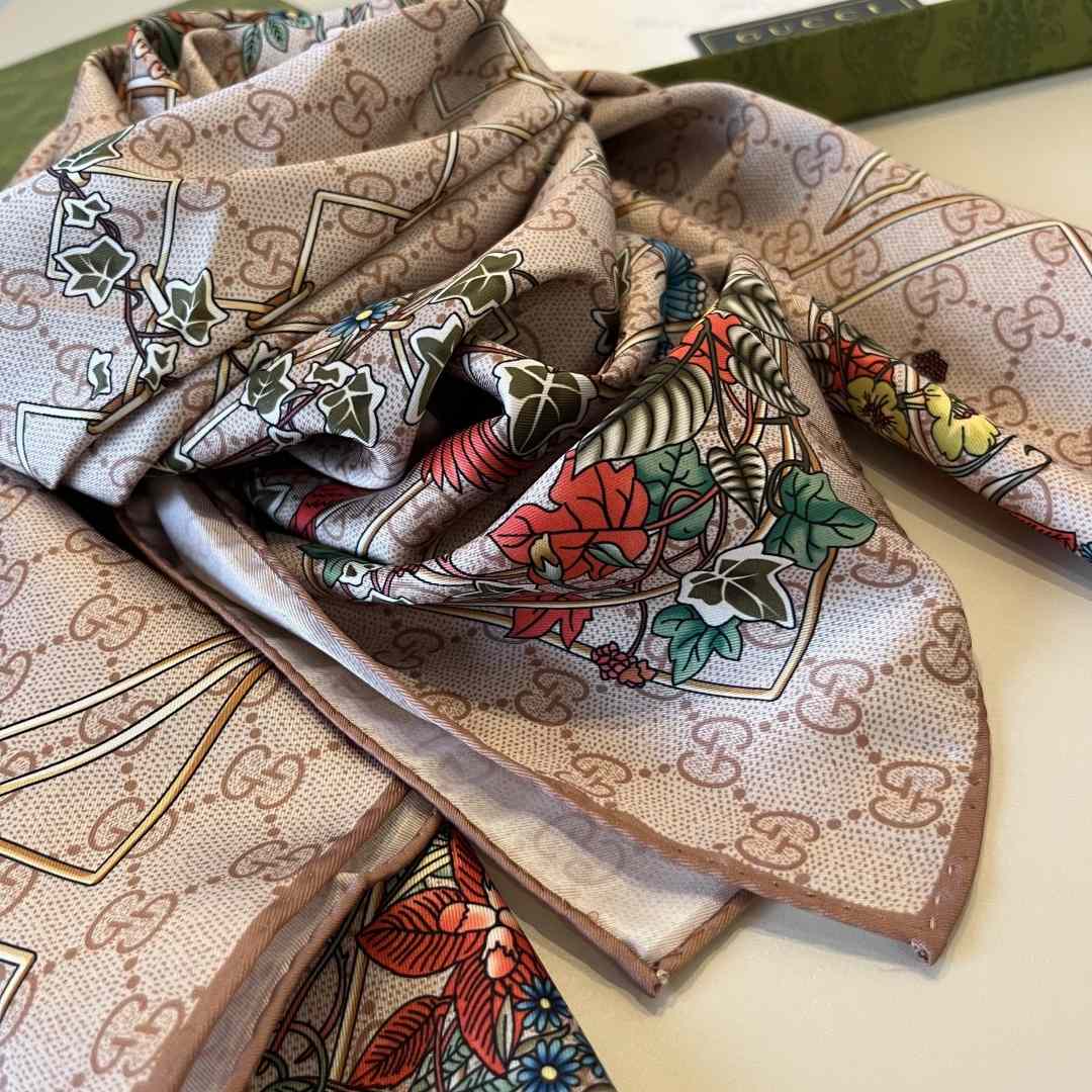 Gucci Printed Silk Carré - DesignerGu