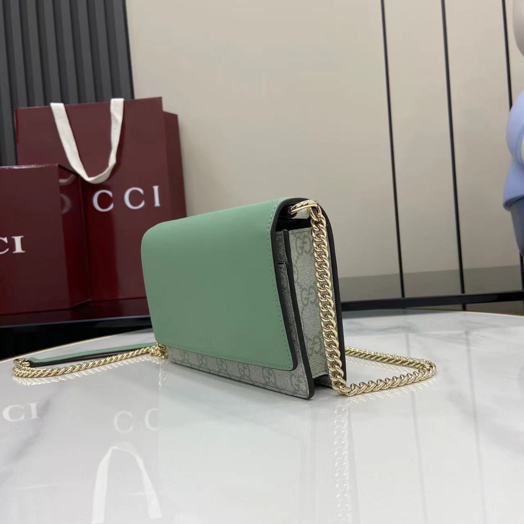 Gucci GG Emblem Wallet On Chain - DesignerGu