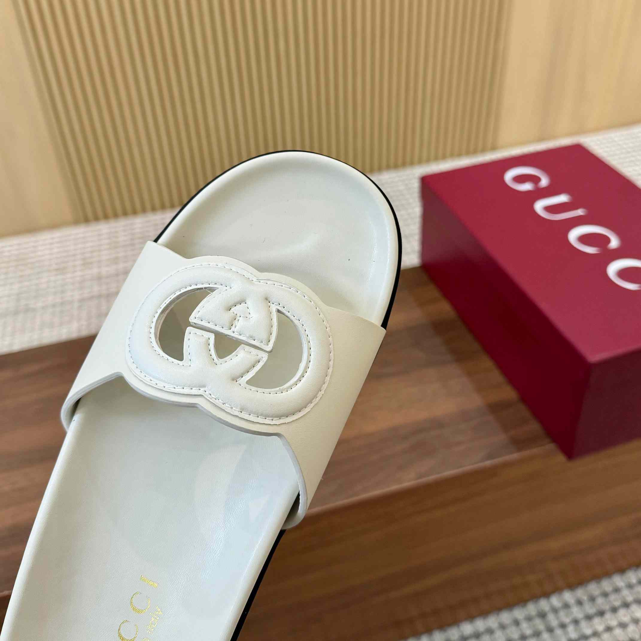 Gucci Women's Interlocking G Slide Sandal - DesignerGu