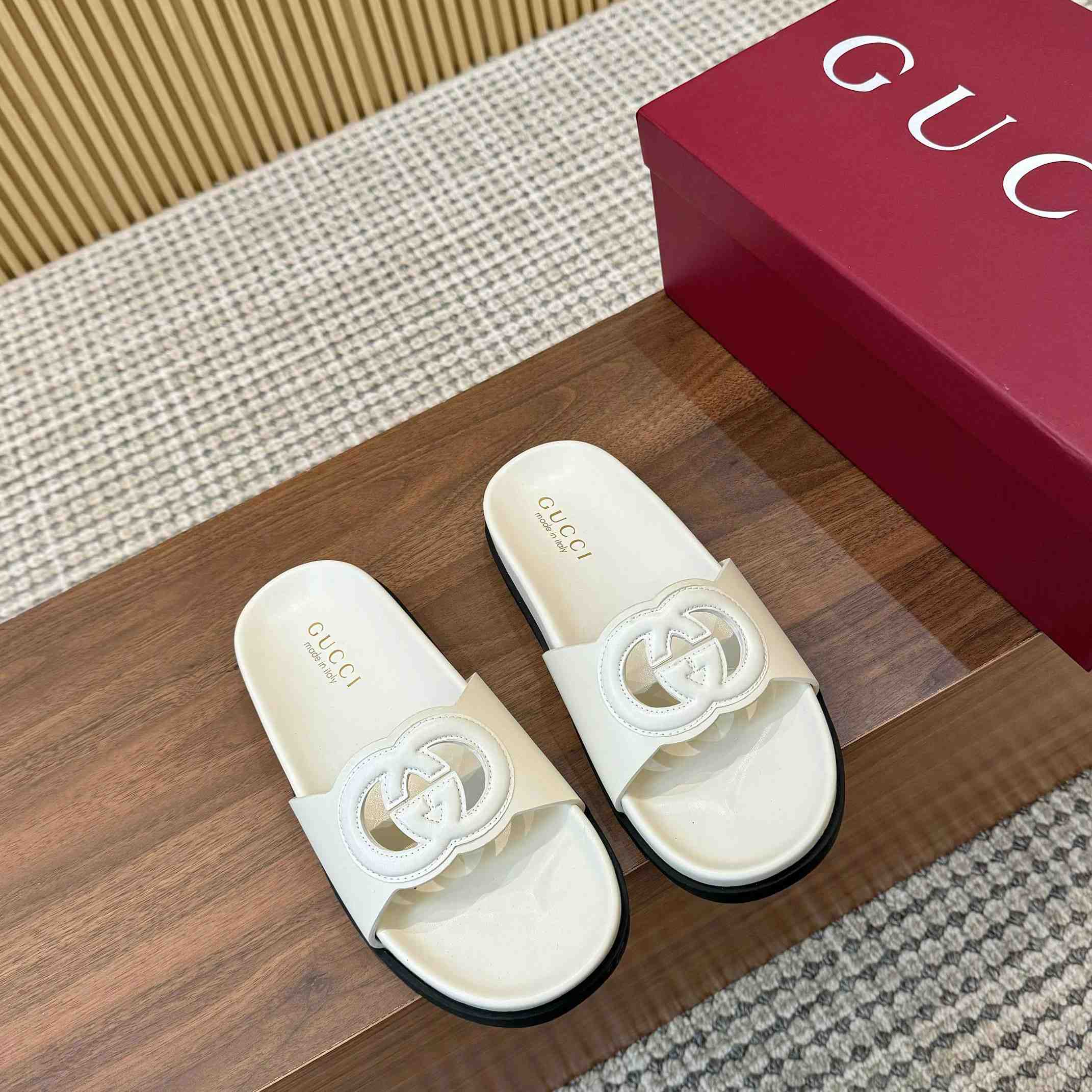 Gucci Women's Interlocking G Slide Sandal - DesignerGu