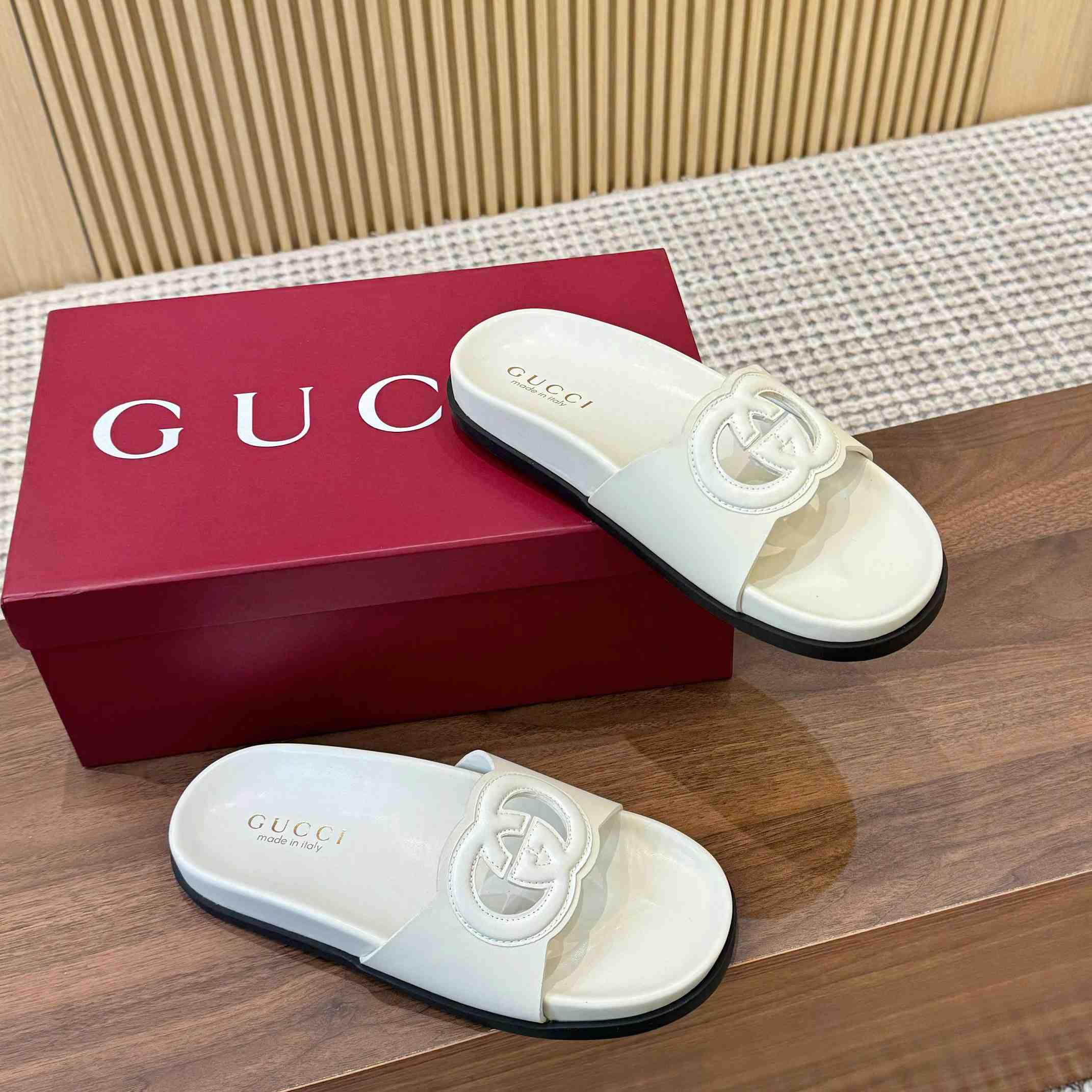 Gucci Women's Interlocking G Slide Sandal - DesignerGu