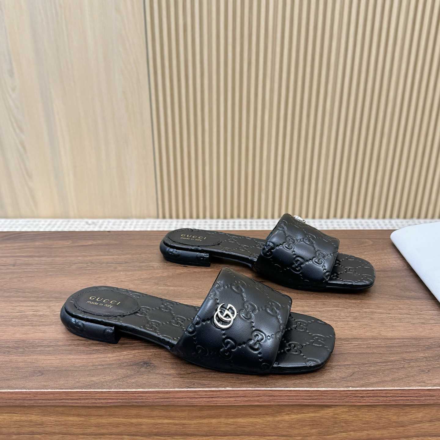 Gucci Women's Slide Sandal With Double G - DesignerGu