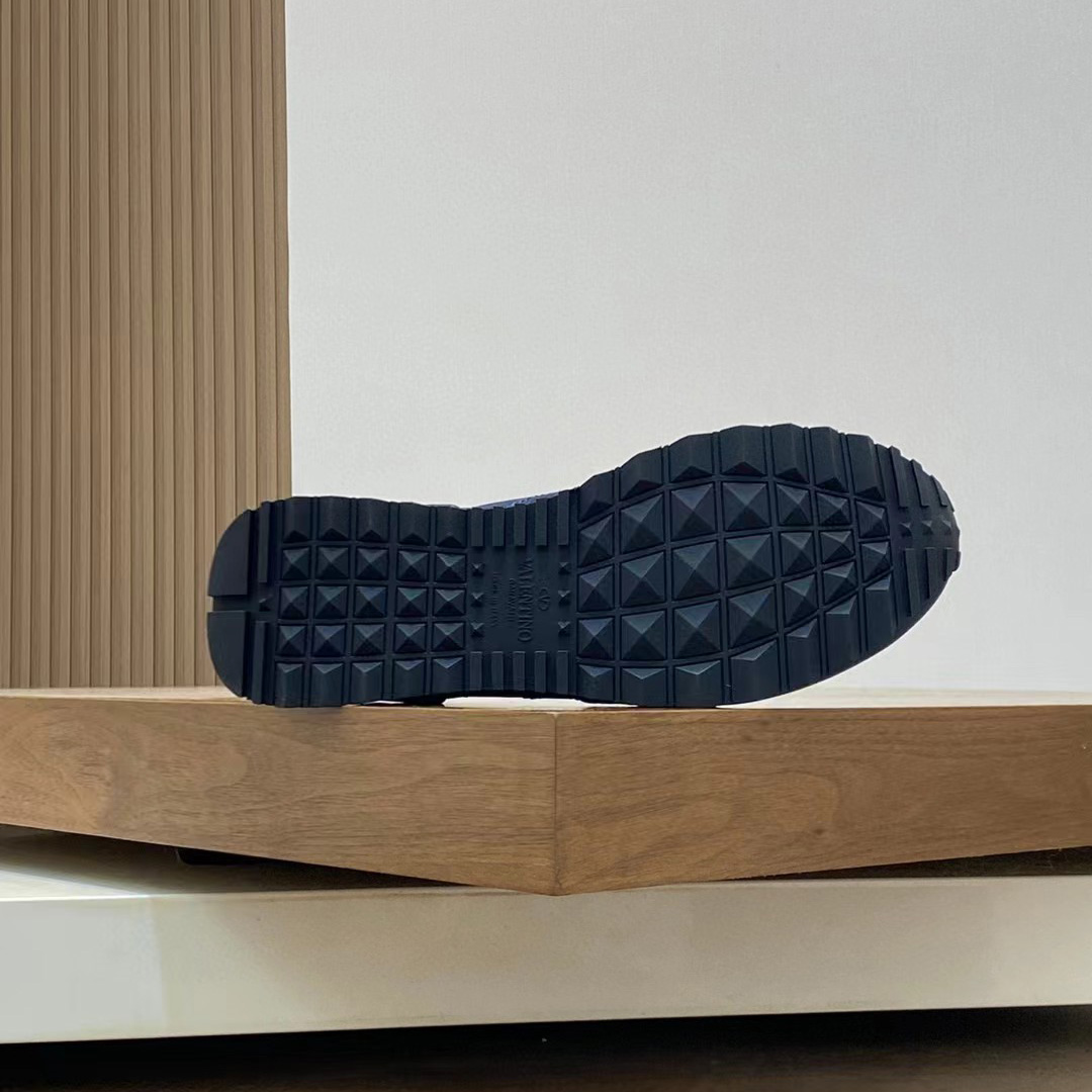 Valent Garavani Rockrunner Sneaker  - DesignerGu
