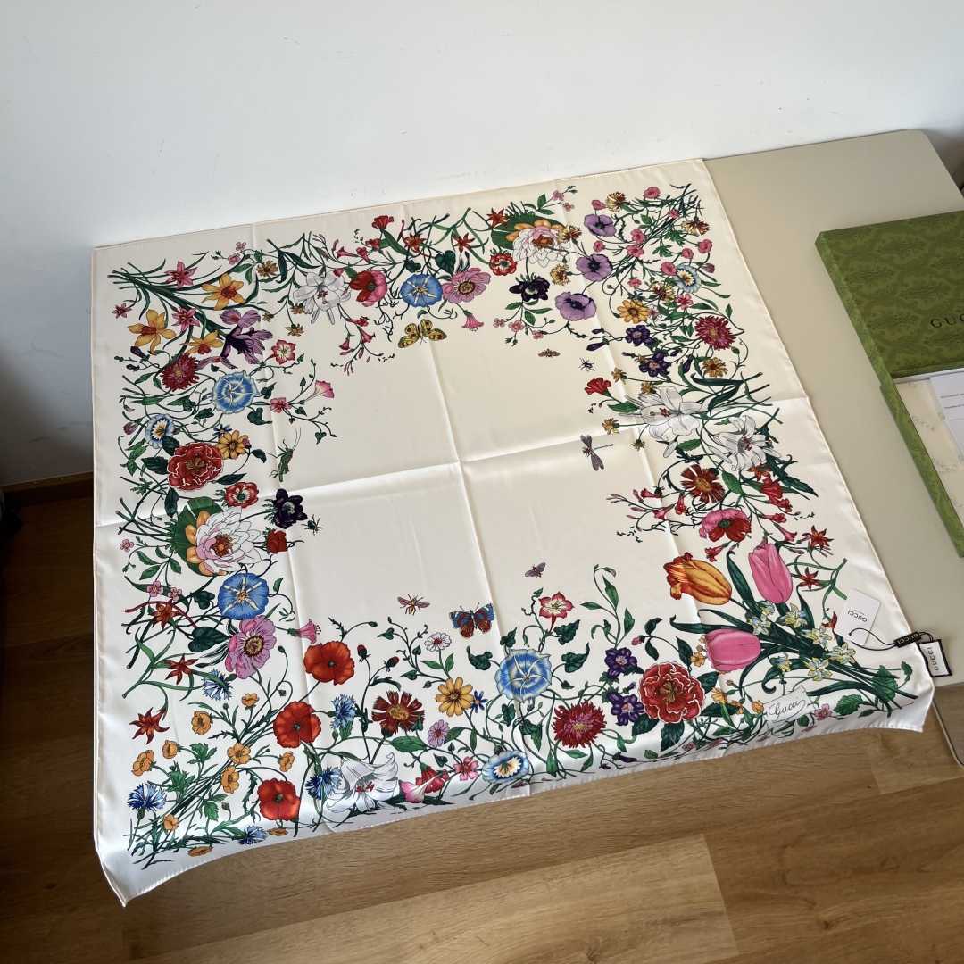 Gucci Printed Silk Twill Carré - DesignerGu