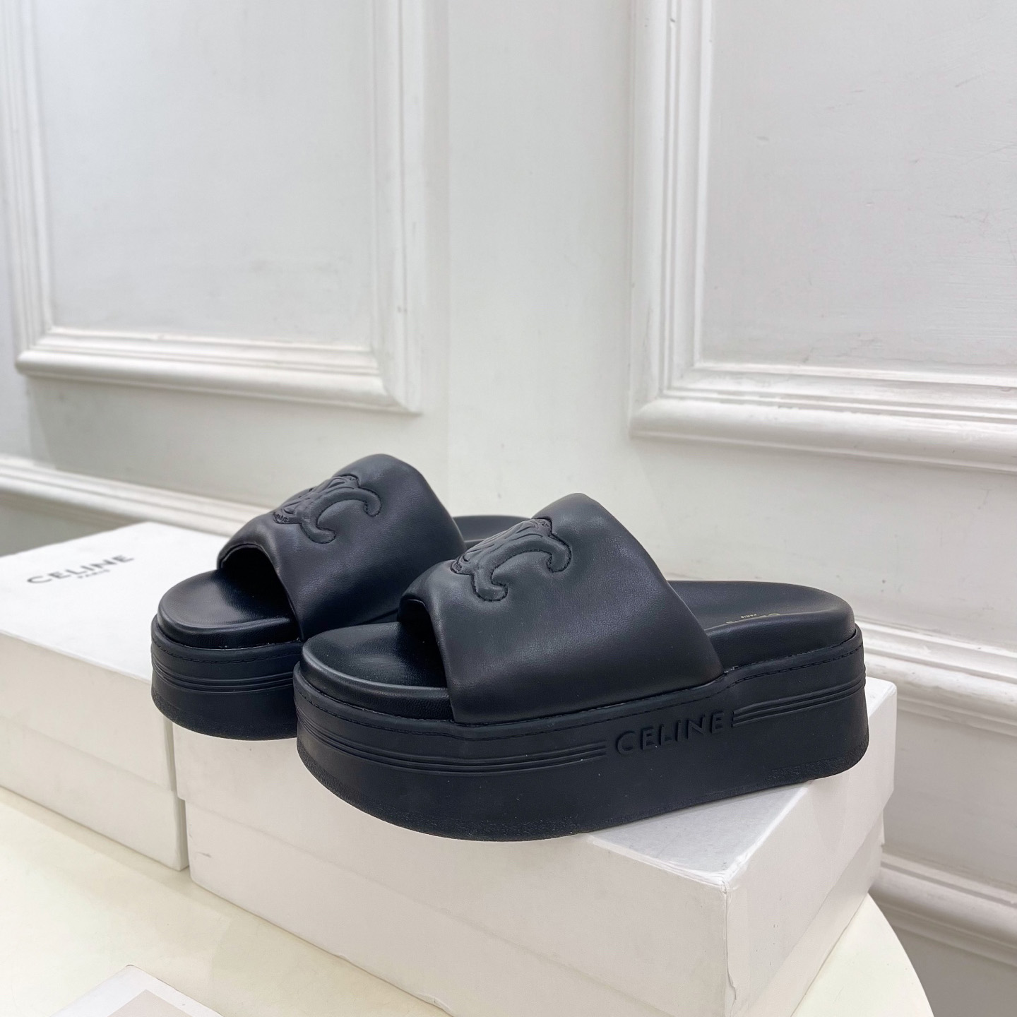 Celine Block Slide With Triomphe In Lambskin - DesignerGu