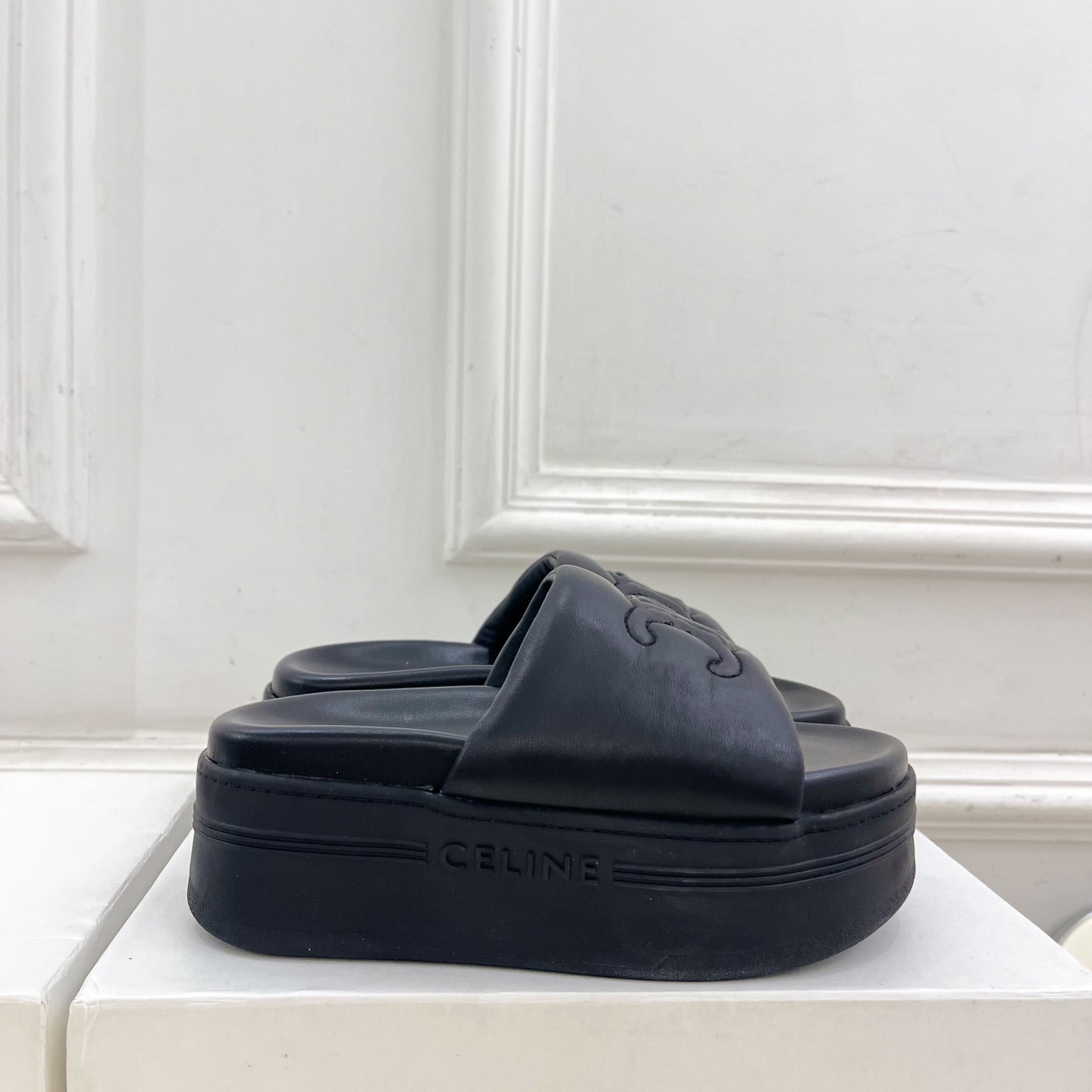 Celine Block Slide With Triomphe In Lambskin - DesignerGu