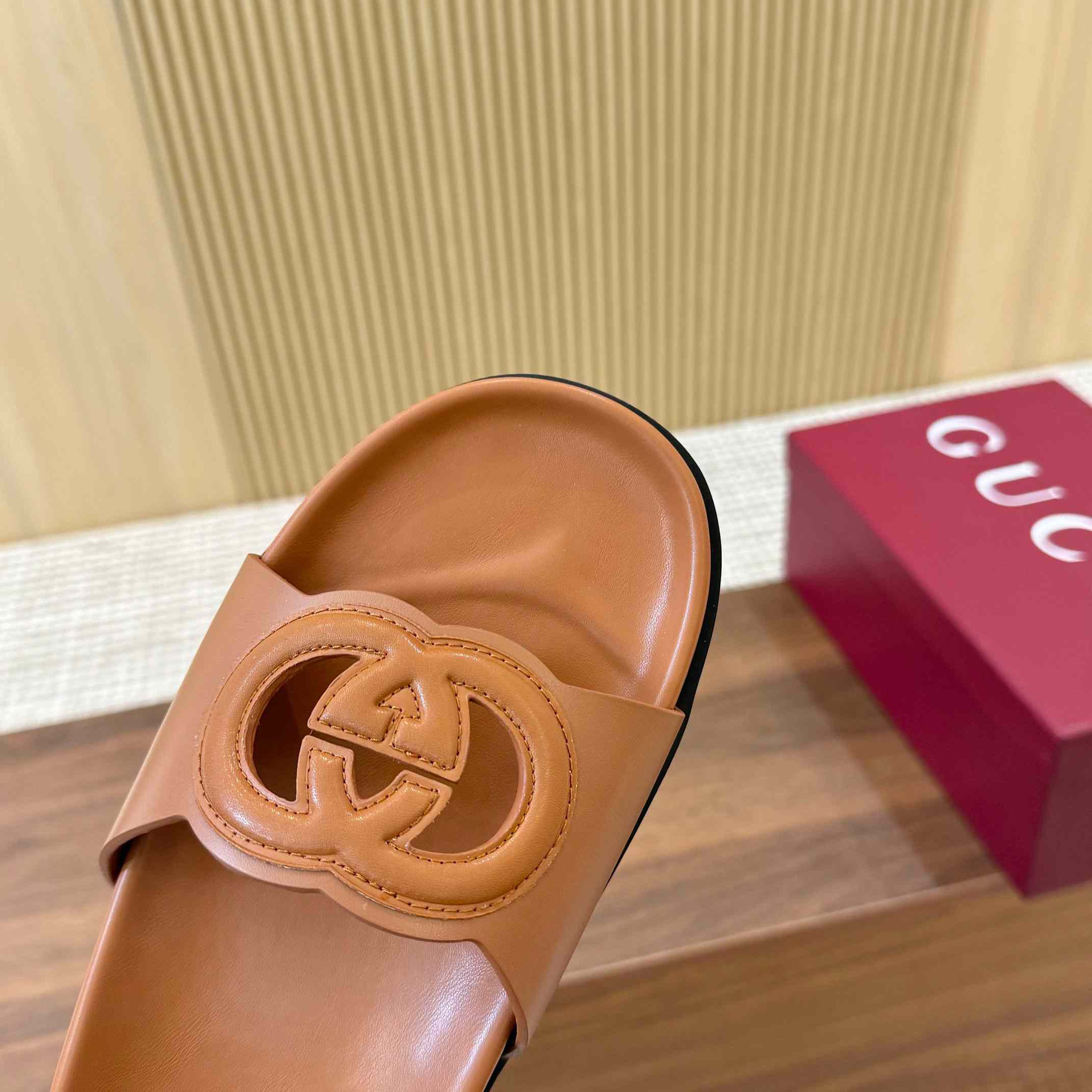 Gucci Women's Interlocking G Slide Sandal - DesignerGu