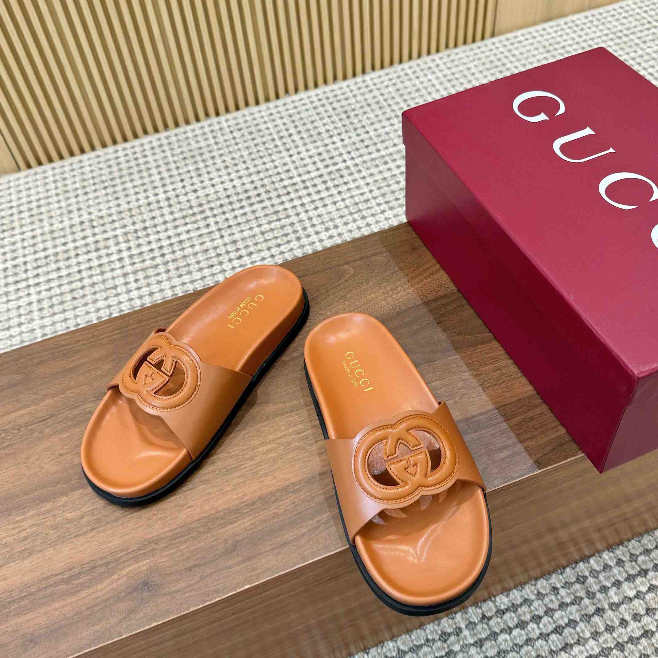 Gucci Women's Interlocking G Slide Sandal - DesignerGu