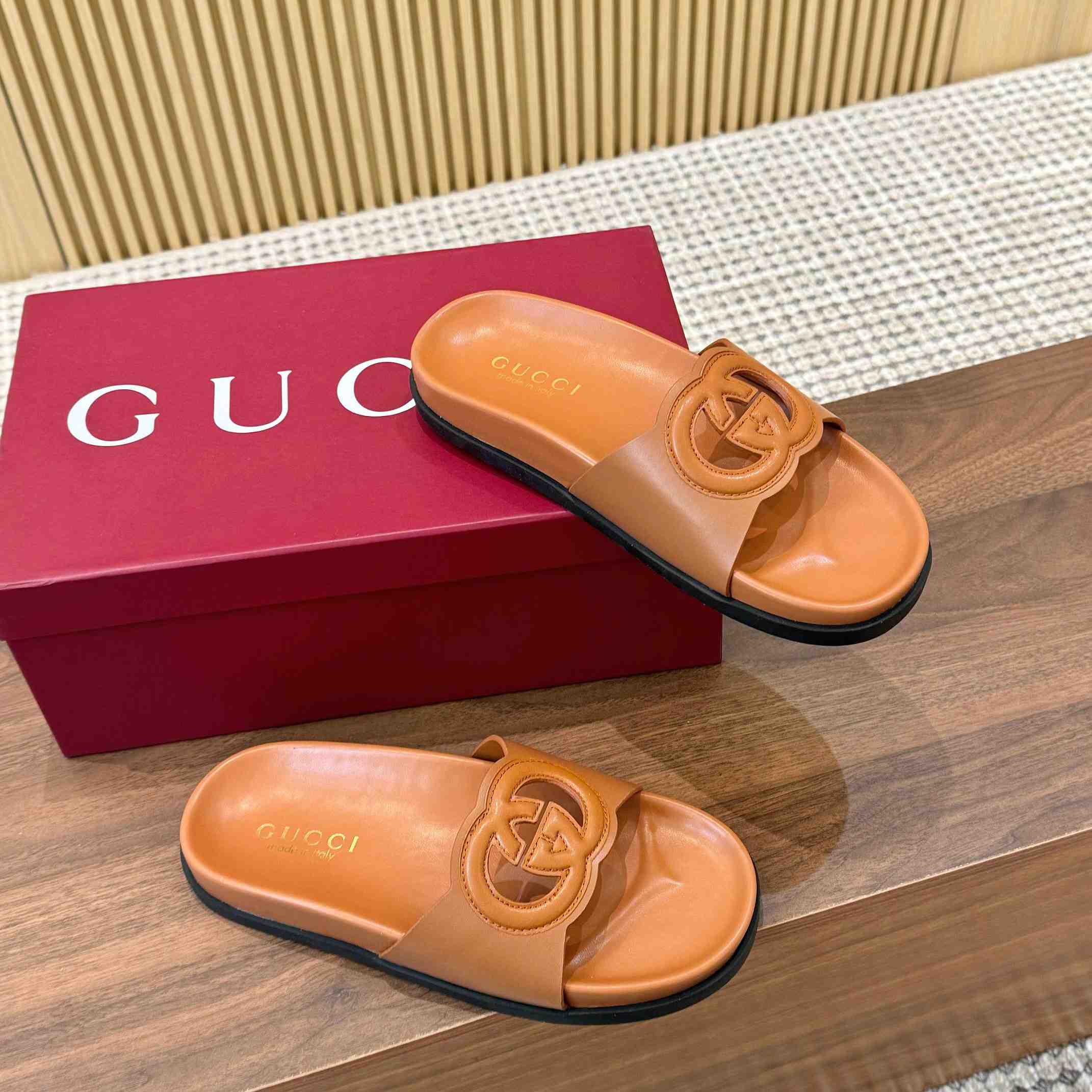 Gucci Women's Interlocking G Slide Sandal - DesignerGu
