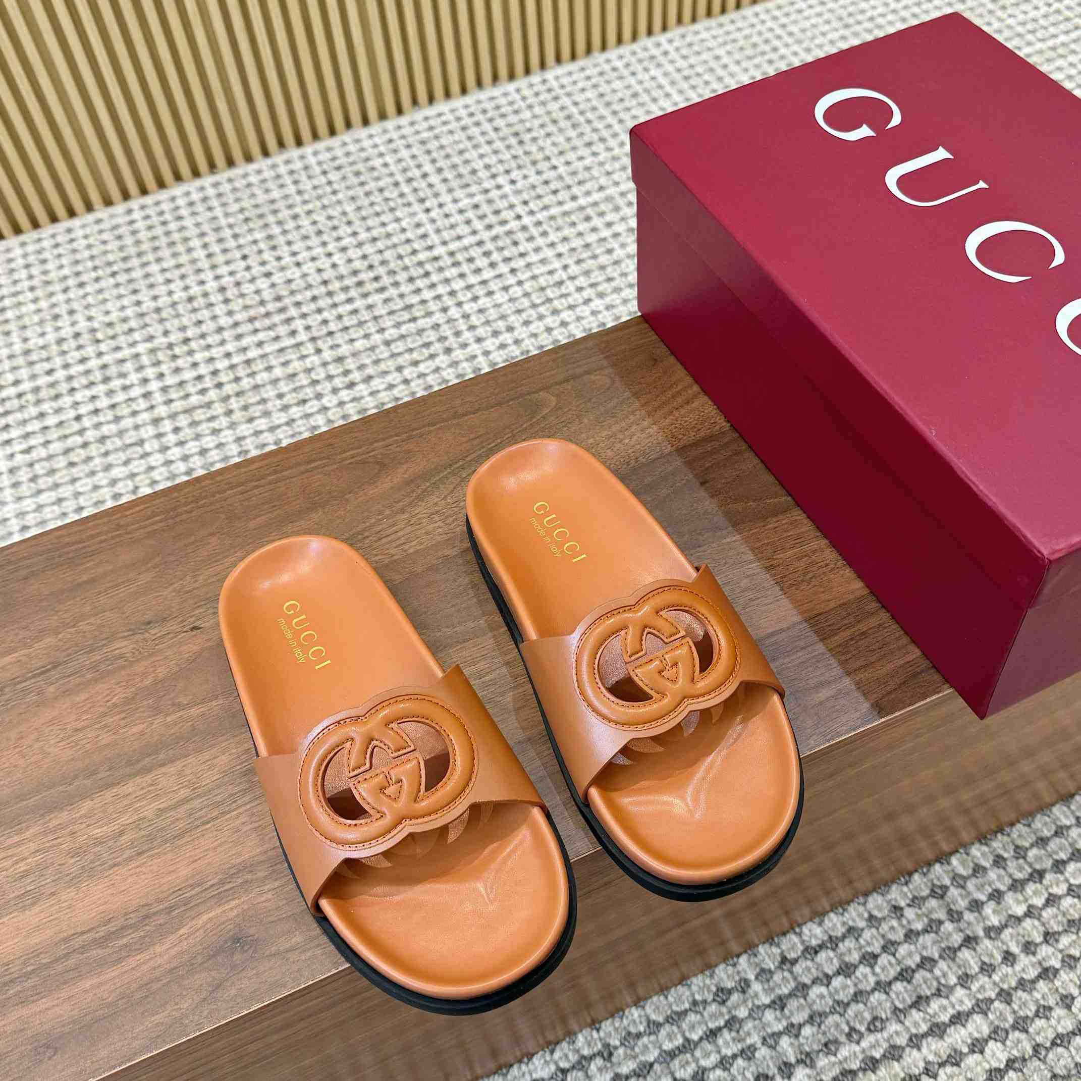 Gucci Women's Interlocking G Slide Sandal - DesignerGu