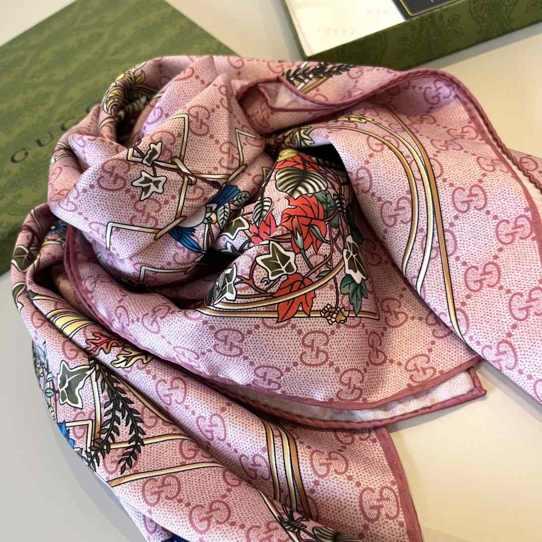 Gucci Printed Silk Carré - DesignerGu