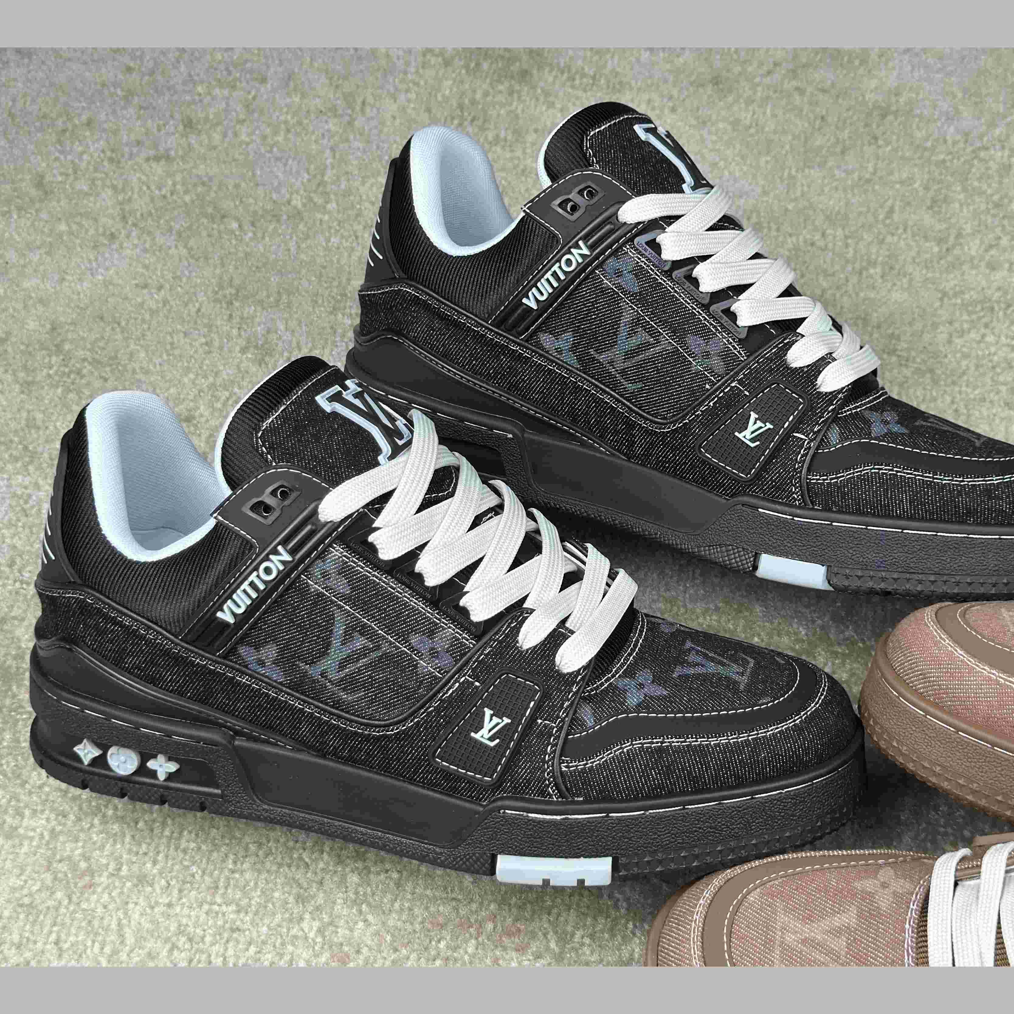 Louis Vuitton LV Trainer Sneaker  1AHSZR - DesignerGu