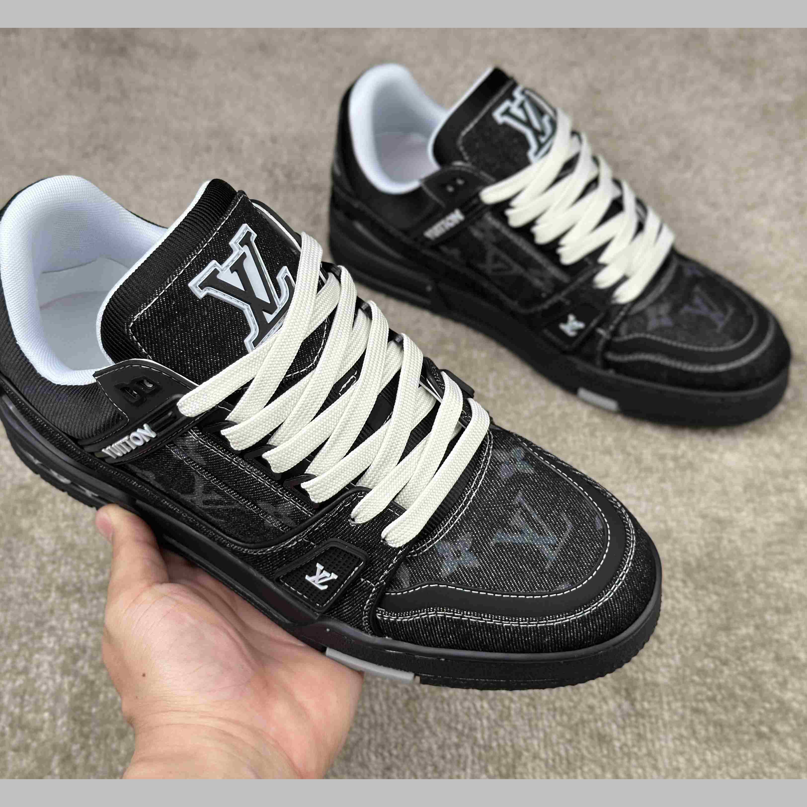 Louis Vuitton LV Trainer Sneaker  1AHSZR - DesignerGu