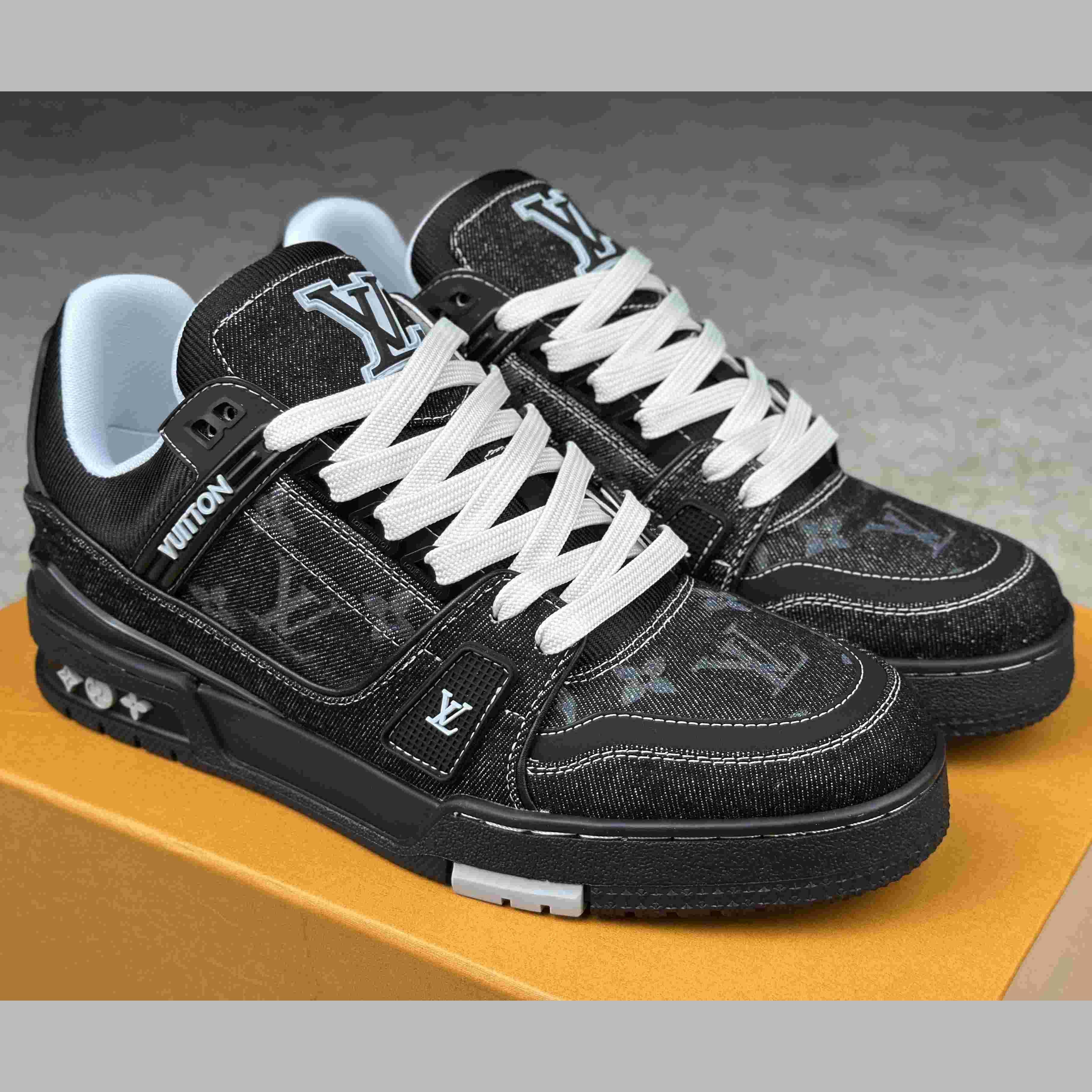 Louis Vuitton LV Trainer Sneaker  1AHSZR - DesignerGu