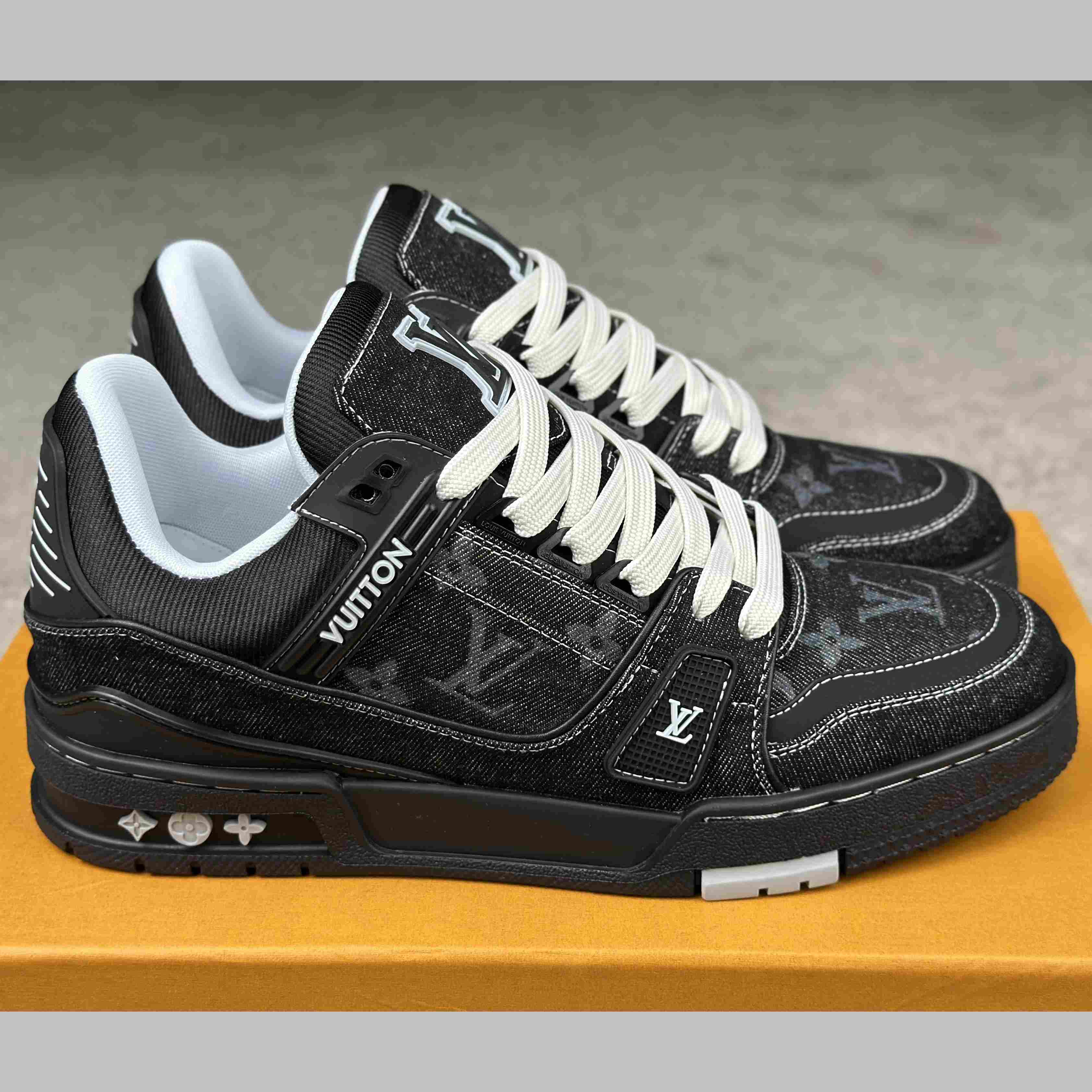 Louis Vuitton LV Trainer Sneaker  1AHSZR - DesignerGu