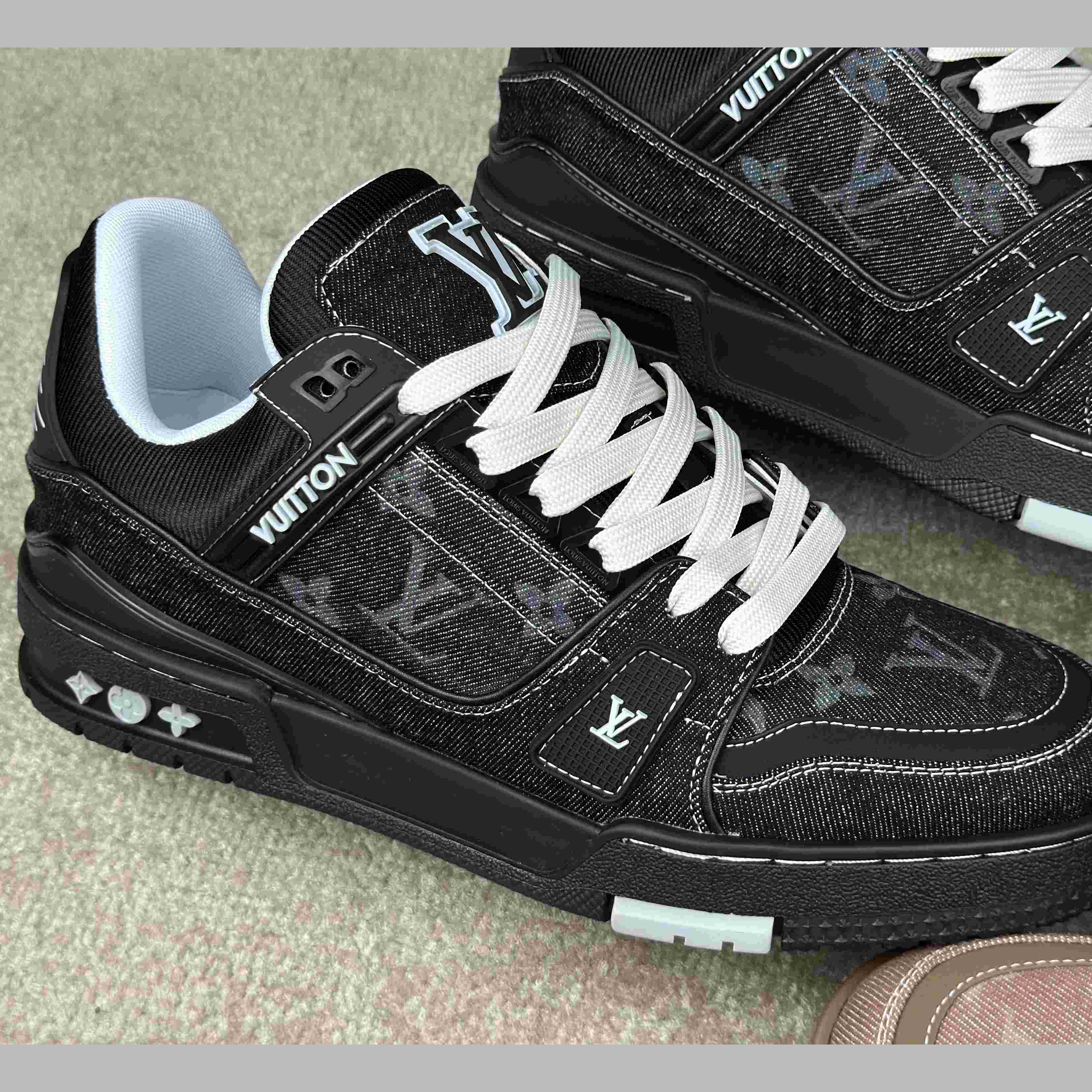 Louis Vuitton LV Trainer Sneaker  1AHSZR - DesignerGu