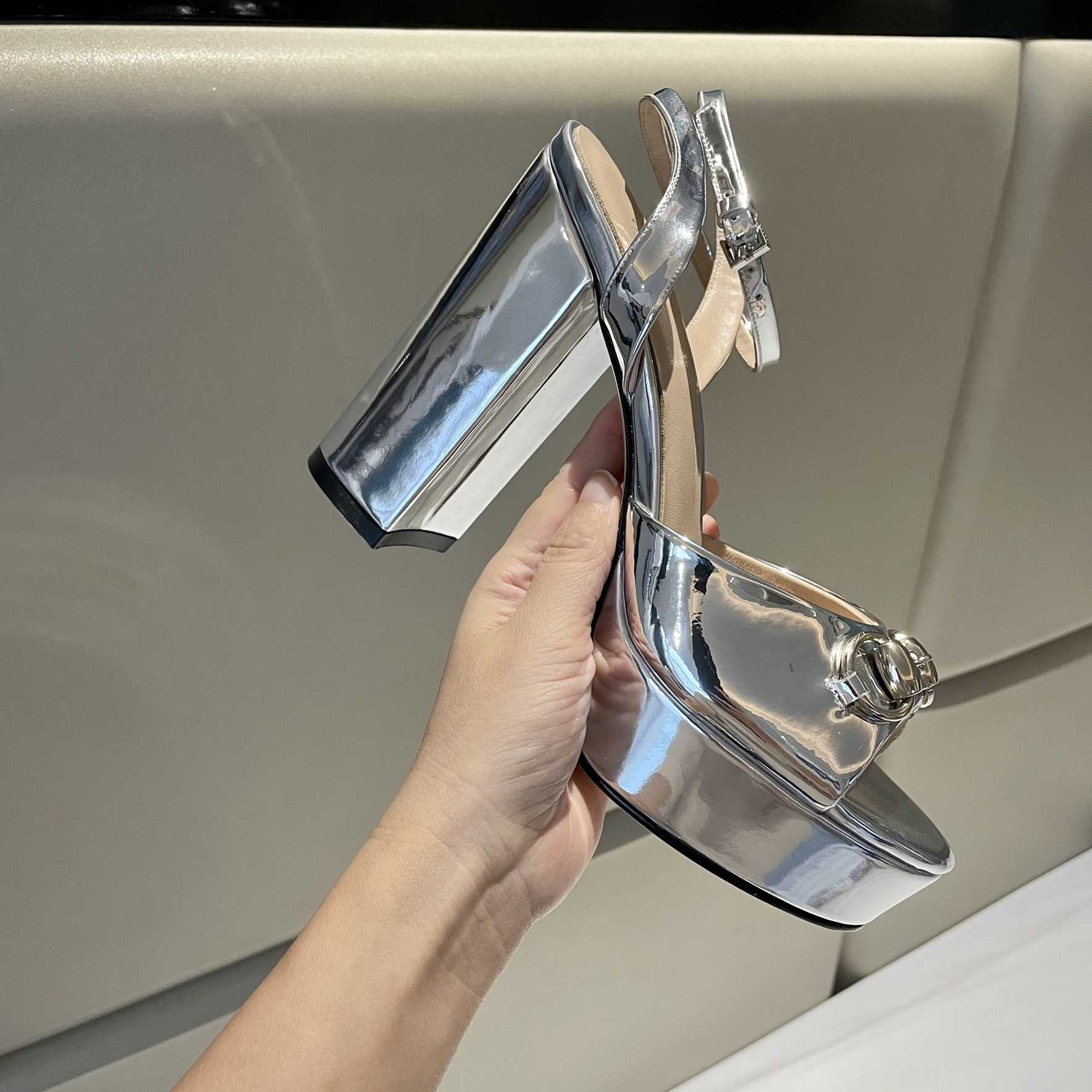 Gucci Silver Leather Sandals    11cm - DesignerGu