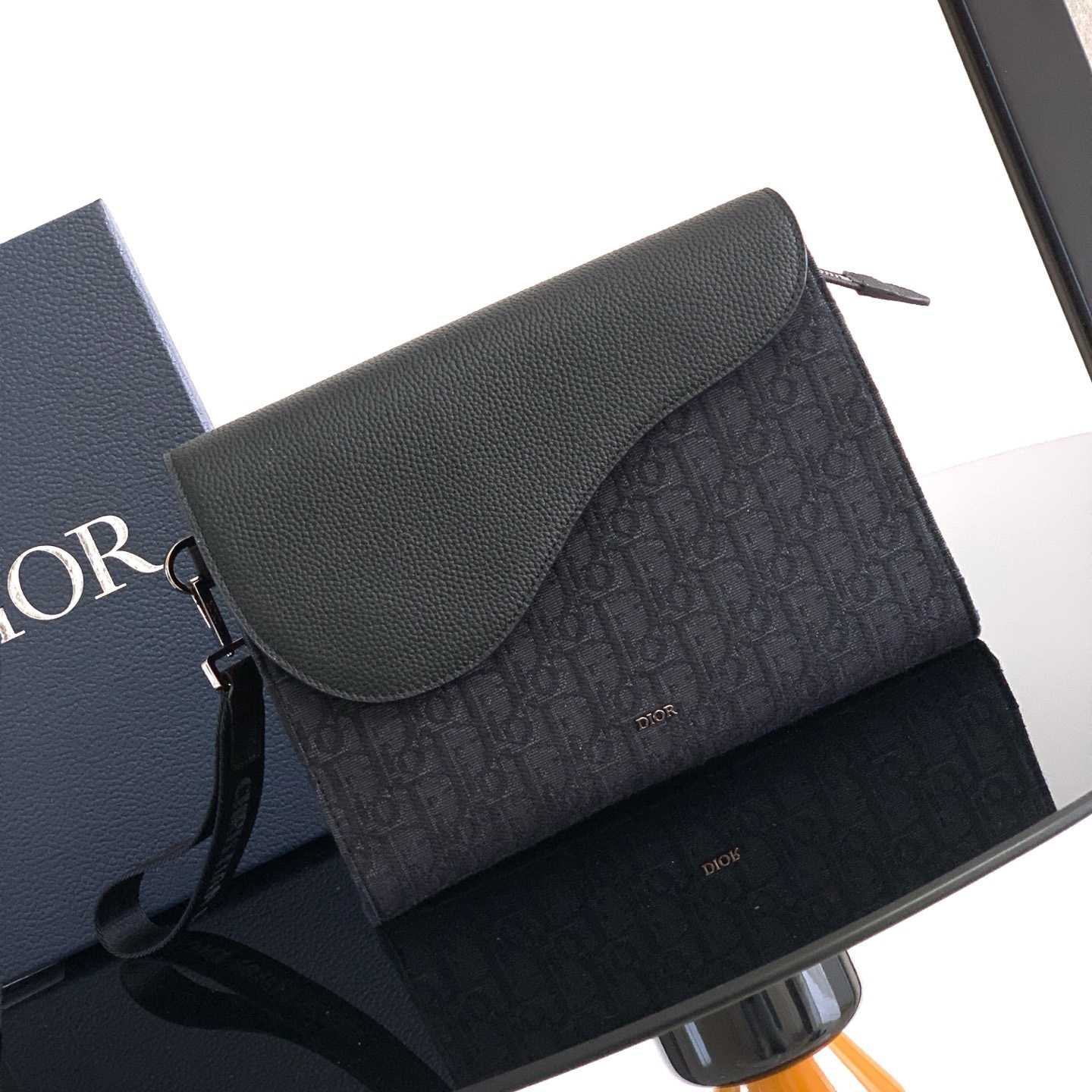 Dior Saddle A5 Triangle Pouch  - DesignerGu