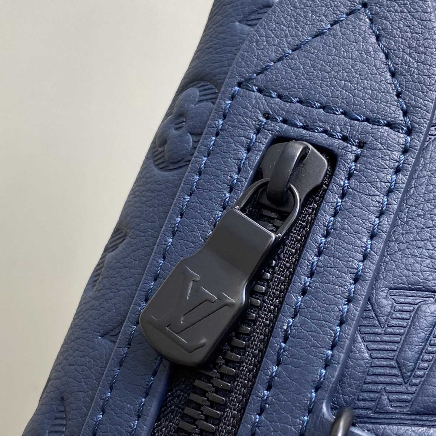 Louis Vuitton Duo Slingbag   M24467 - DesignerGu