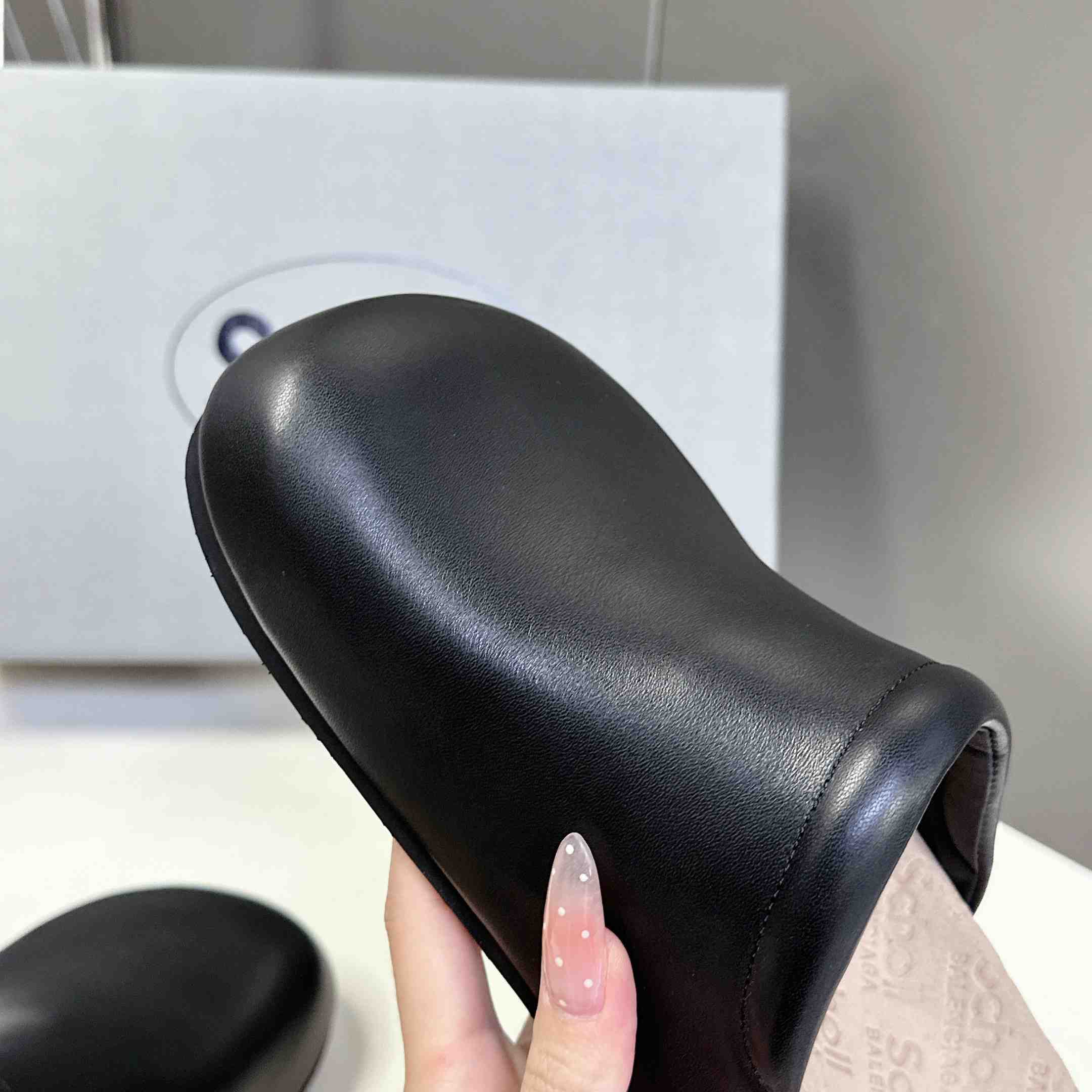 Balenciaga Scholl Flat Mule In Black - DesignerGu