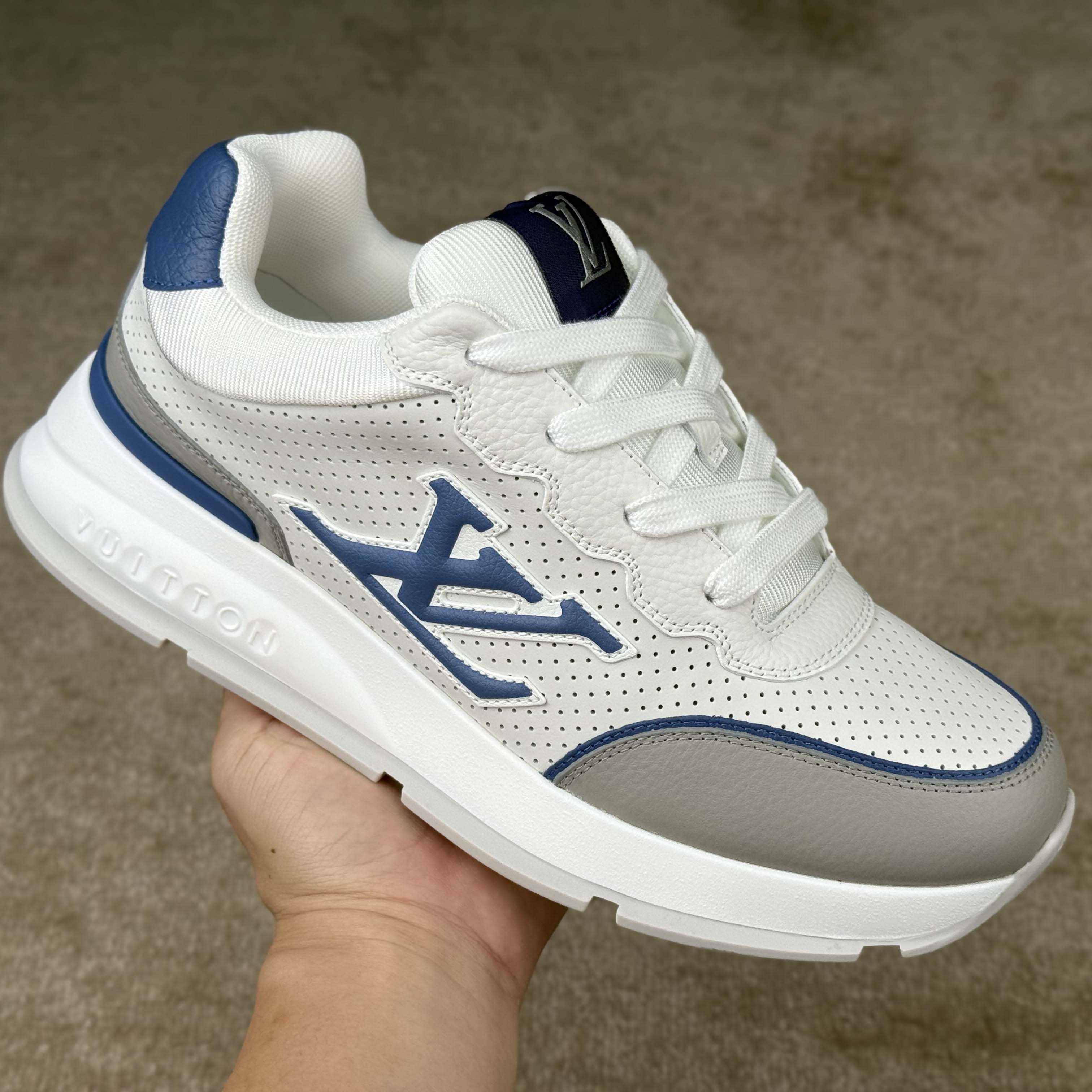 Louis Vuitton LV Classic Sneaker   1AHSV0 - DesignerGu