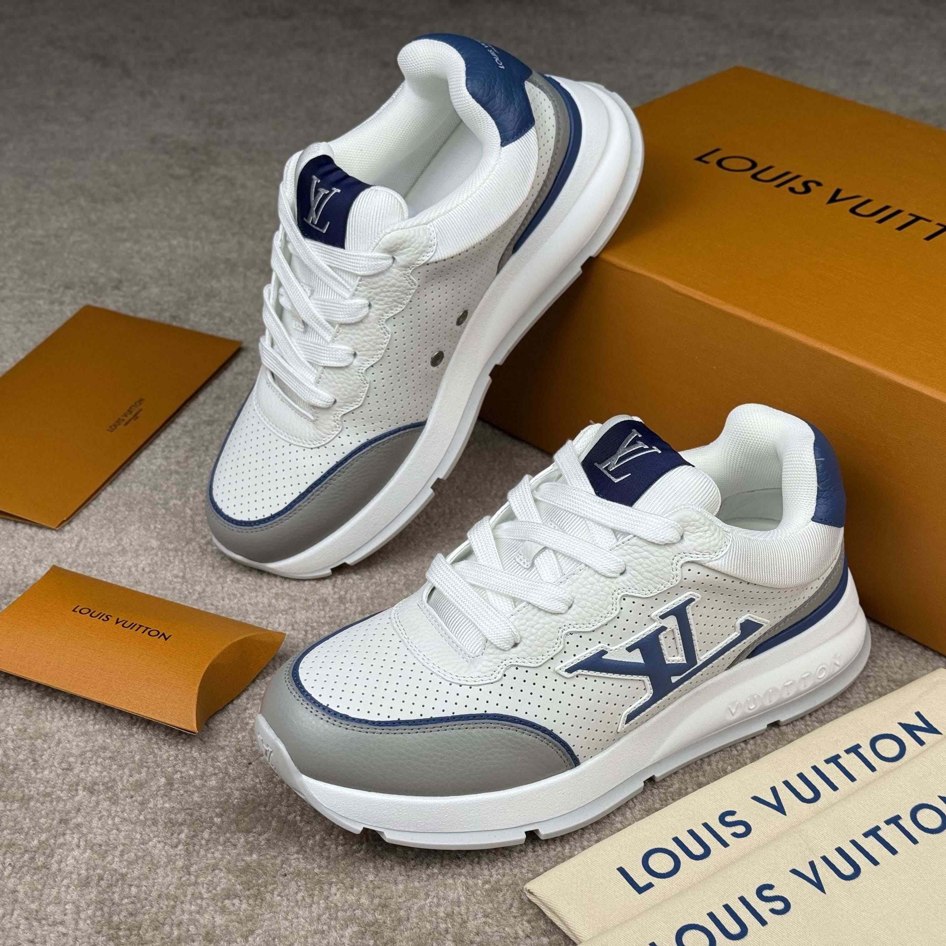 Louis Vuitton LV Classic Sneaker   1AHSV0 - DesignerGu