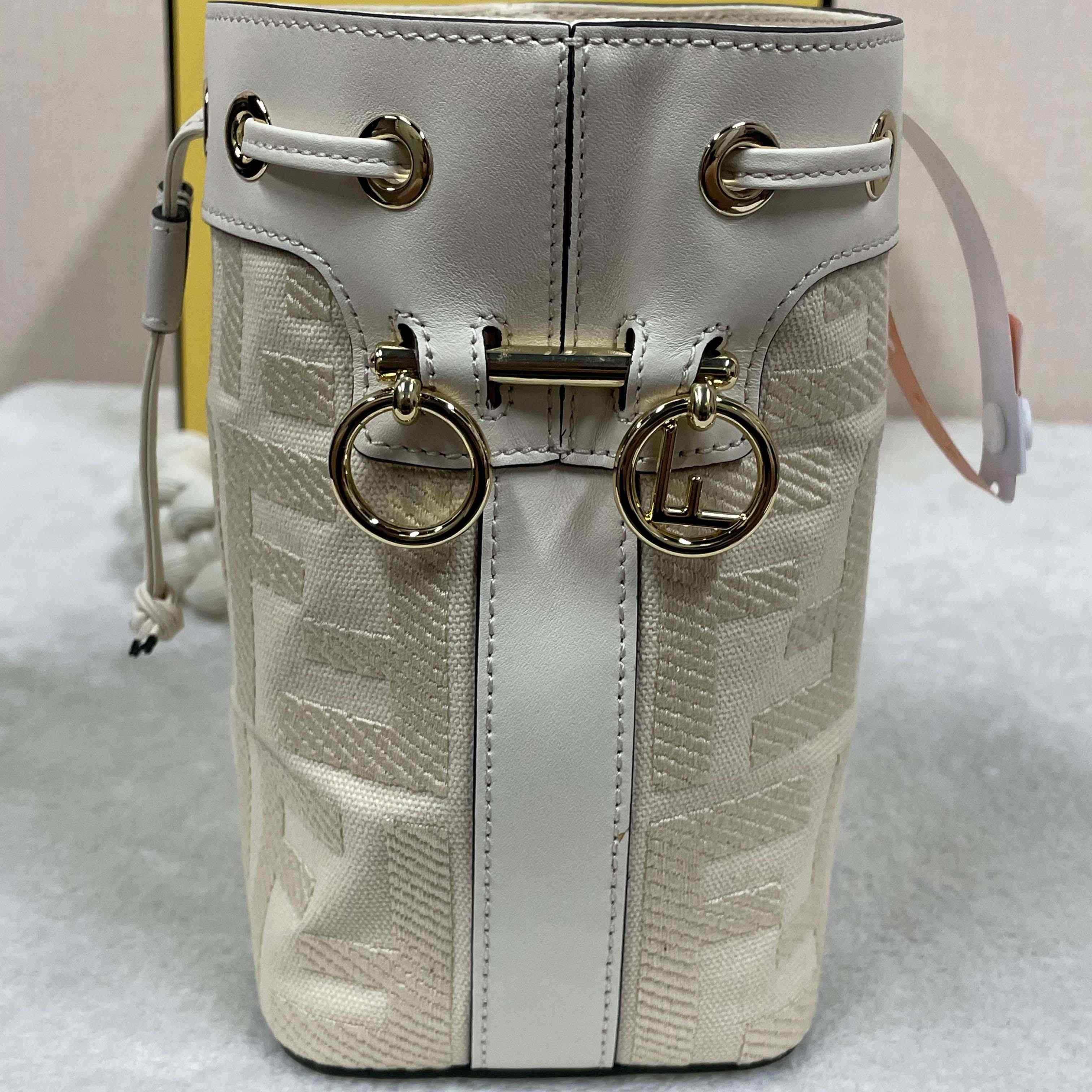 Fendi Mon Tresor Leather White  12×18×10cm - DesignerGu