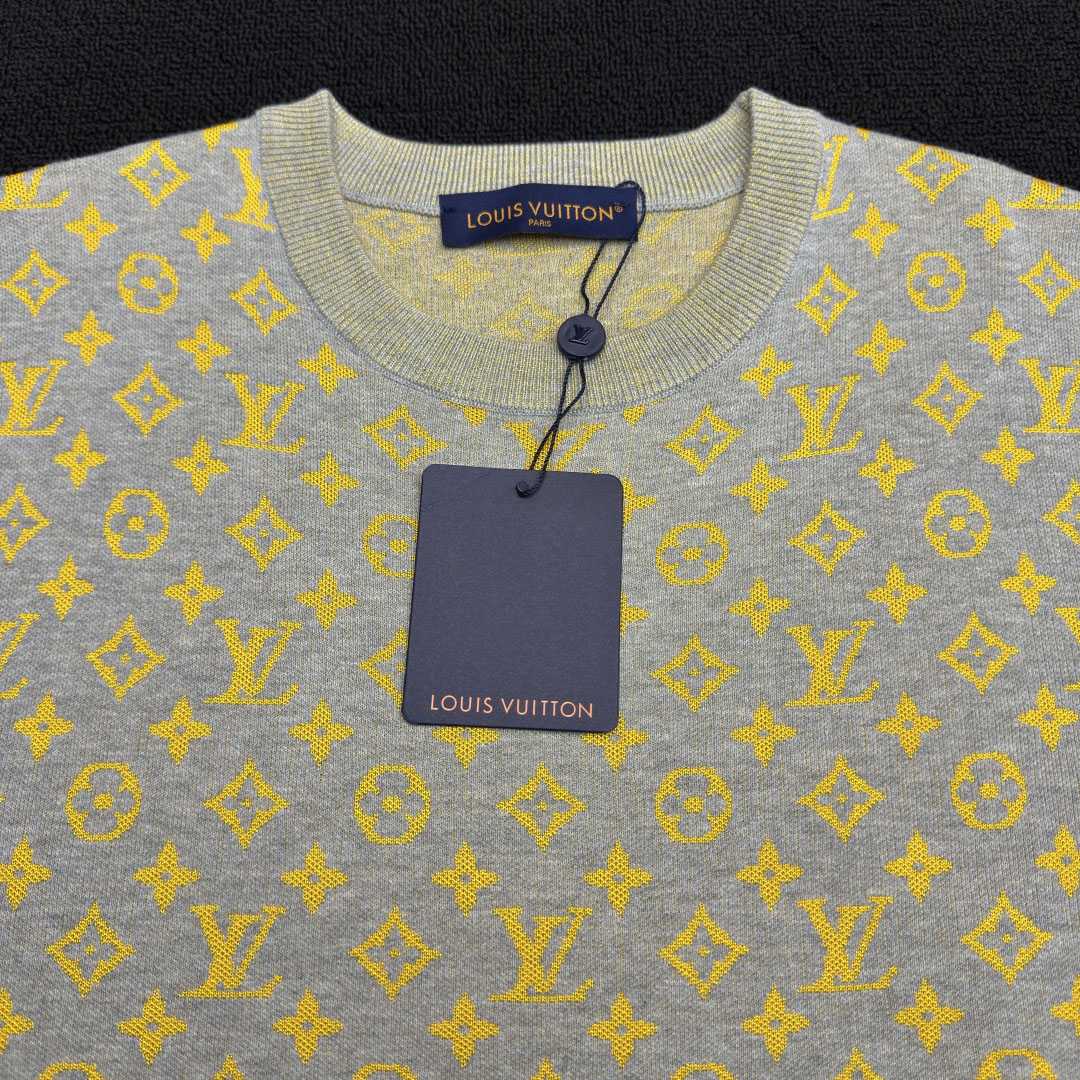 Louis Vuitton Monogram Short-Sleeved Crewneck   1AHVPD - DesignerGu