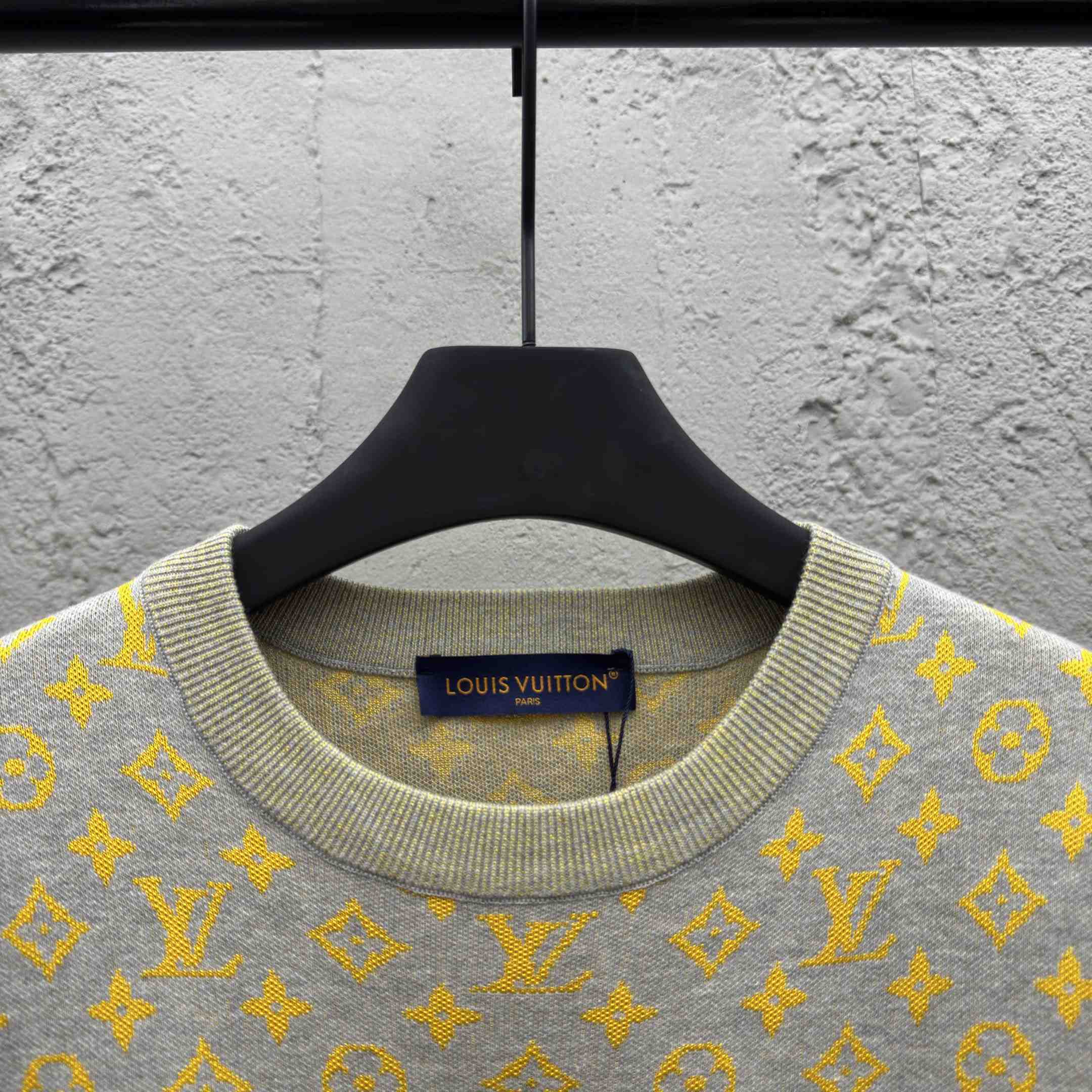 Louis Vuitton Monogram Short-Sleeved Crewneck   1AHVPD - DesignerGu