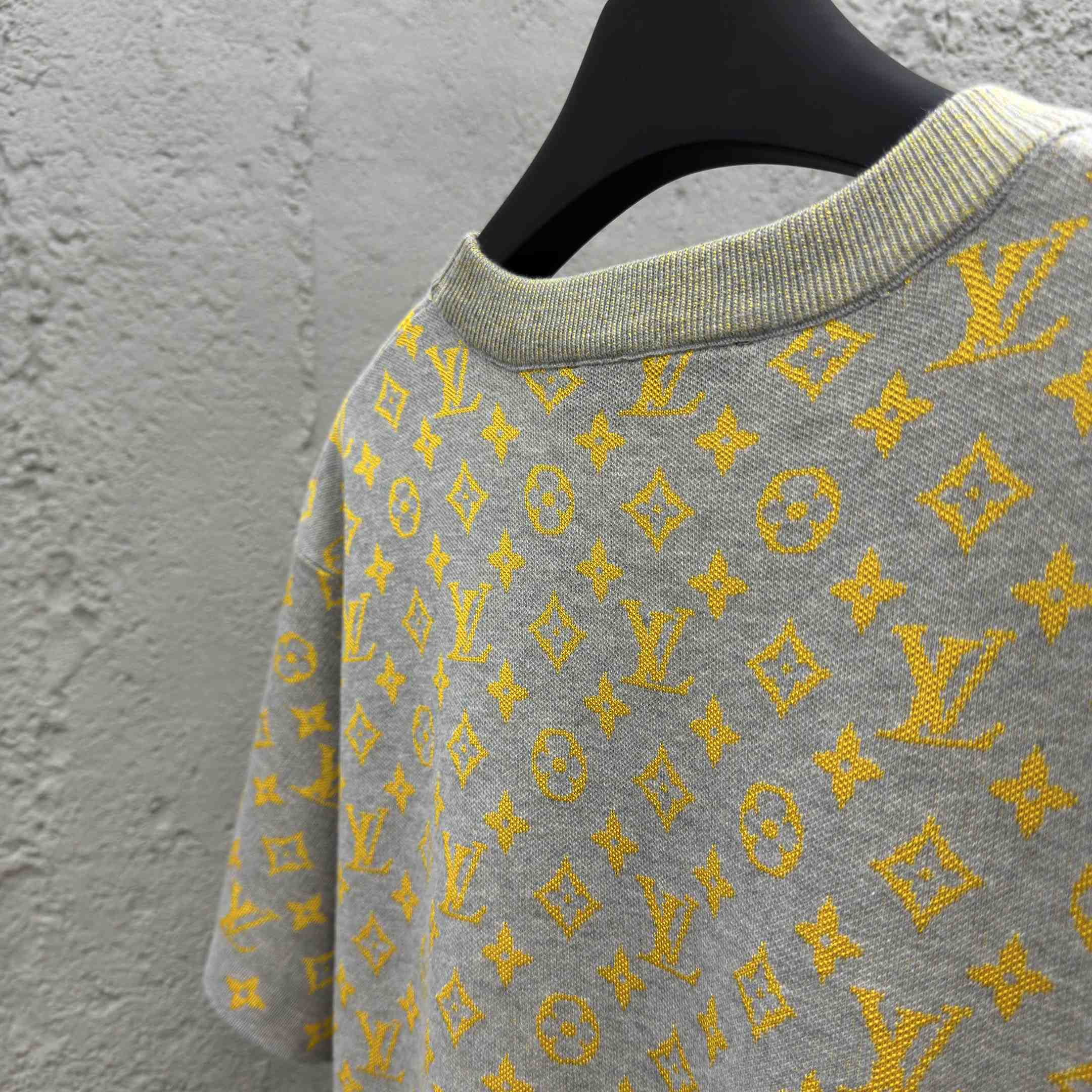 Louis Vuitton Monogram Short-Sleeved Crewneck   1AHVPD - DesignerGu