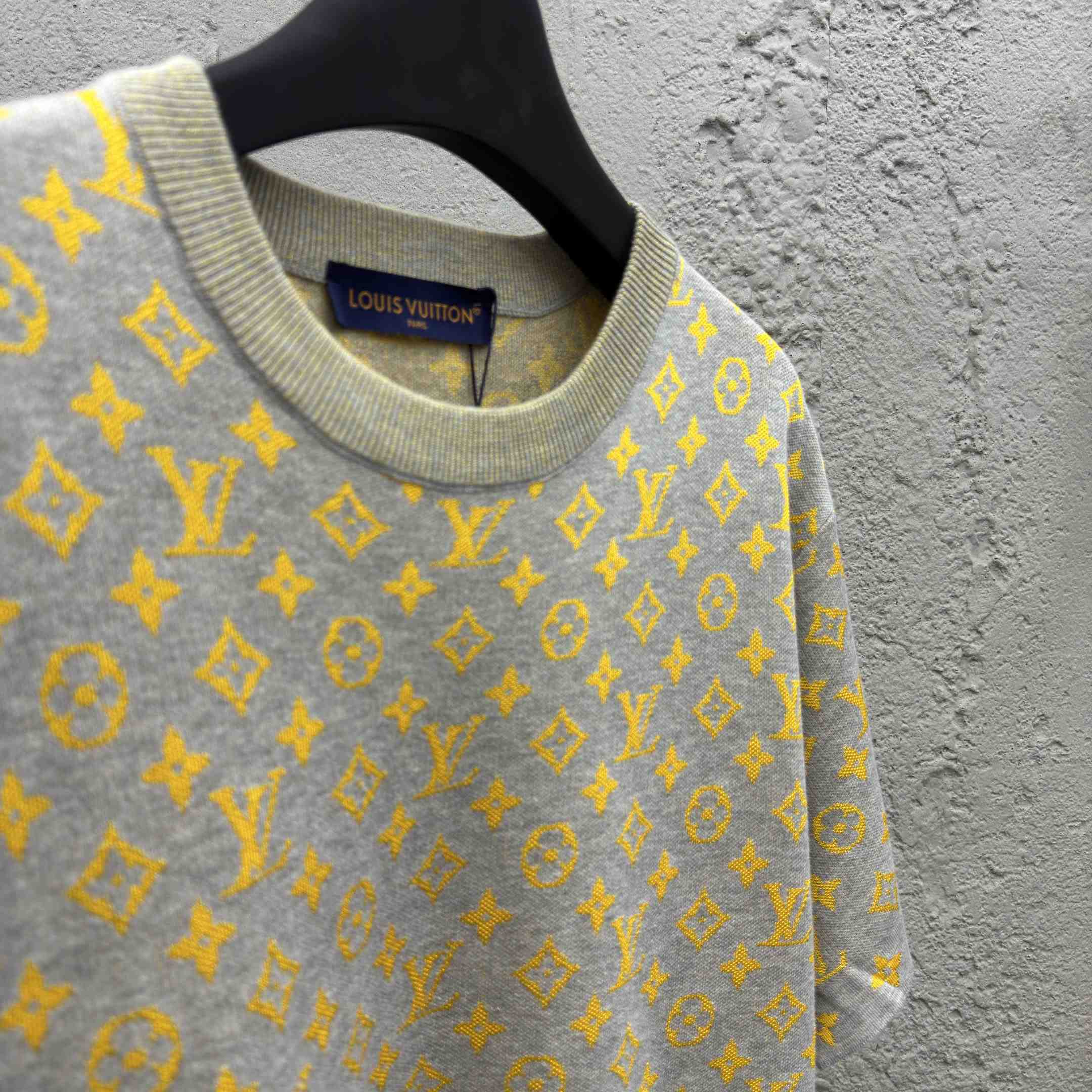 Louis Vuitton Monogram Short-Sleeved Crewneck   1AHVPD - DesignerGu