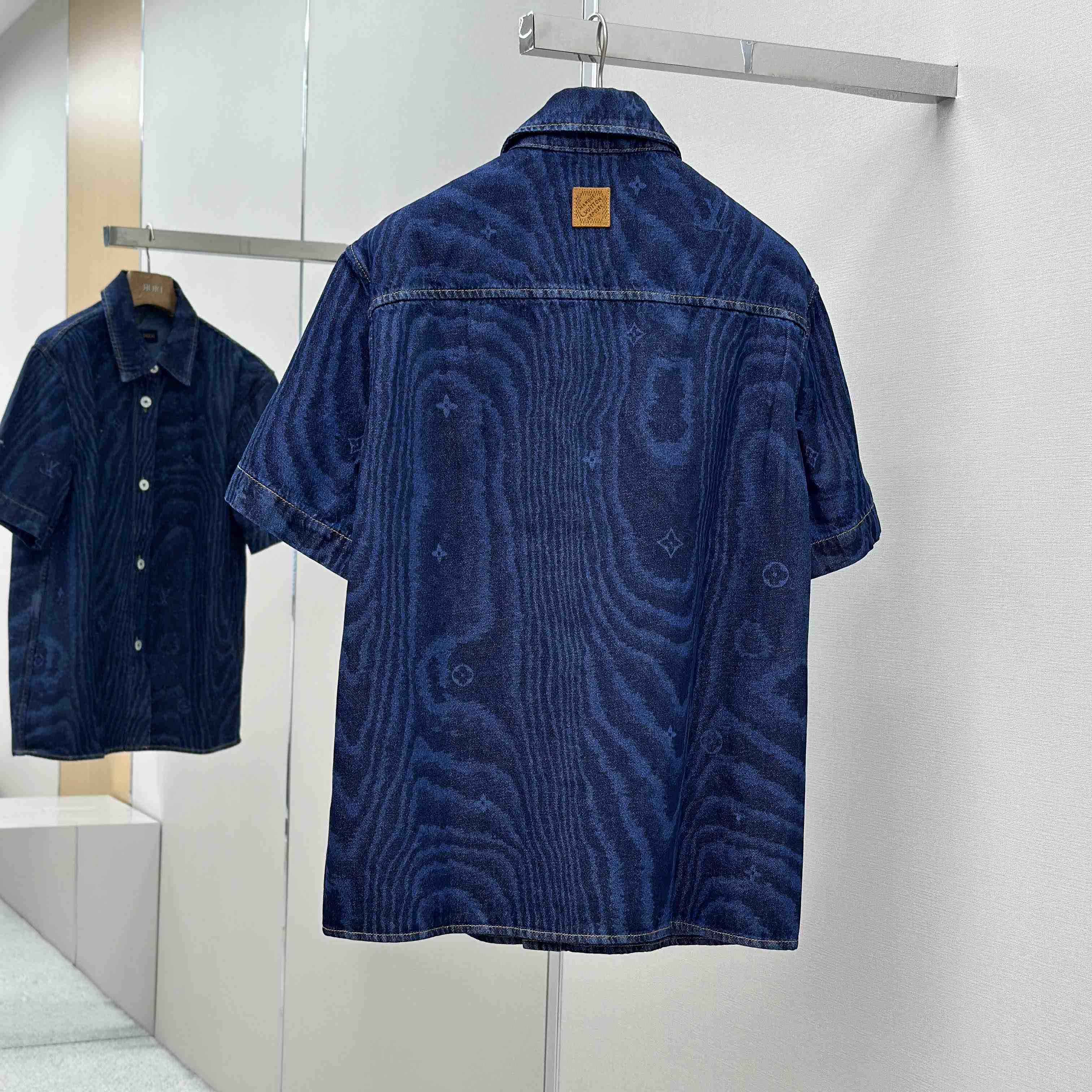 Louis Vuitton Short-Sleeved Denim Shirt   1AHVVK - DesignerGu