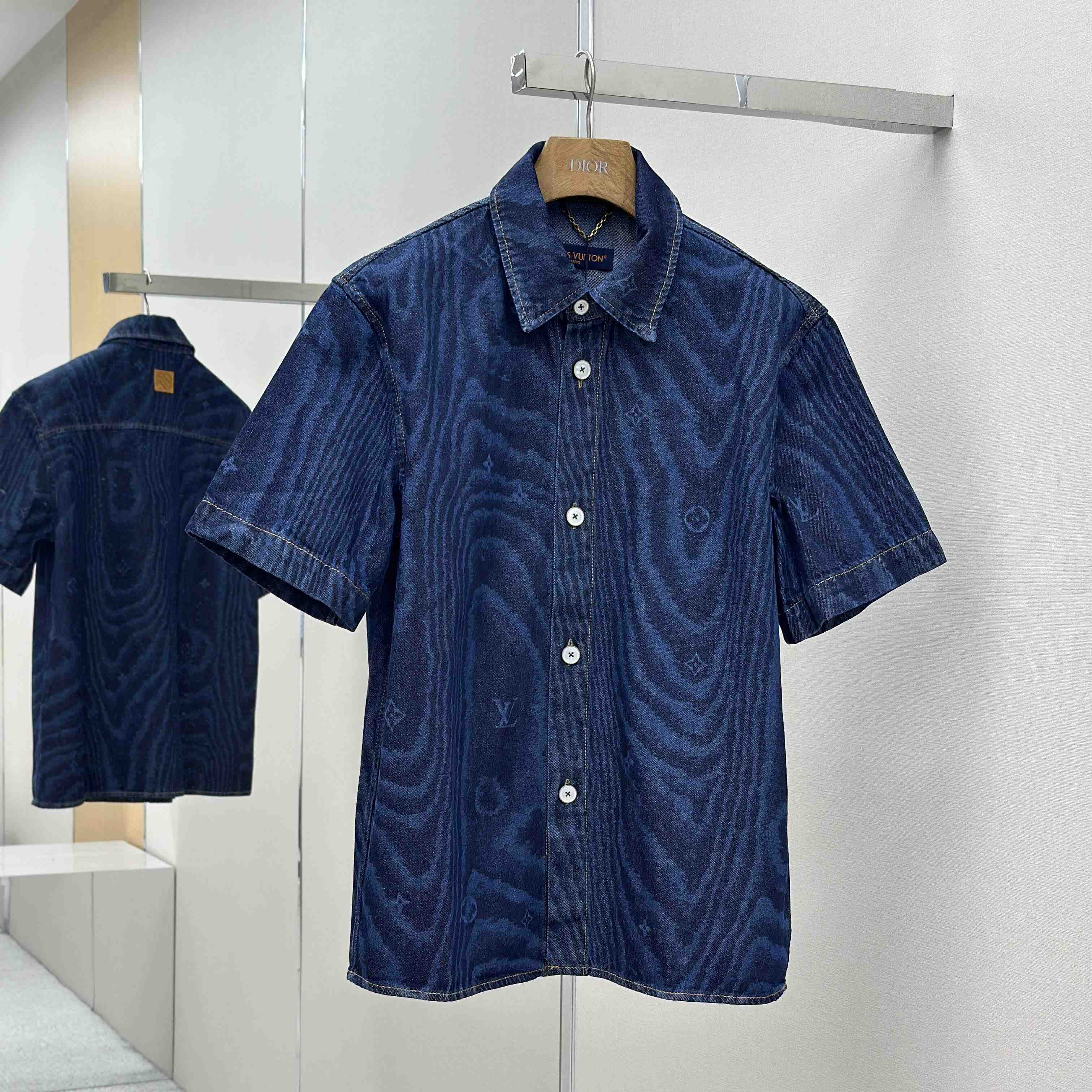 Louis Vuitton Short-Sleeved Denim Shirt   1AHVVK - DesignerGu