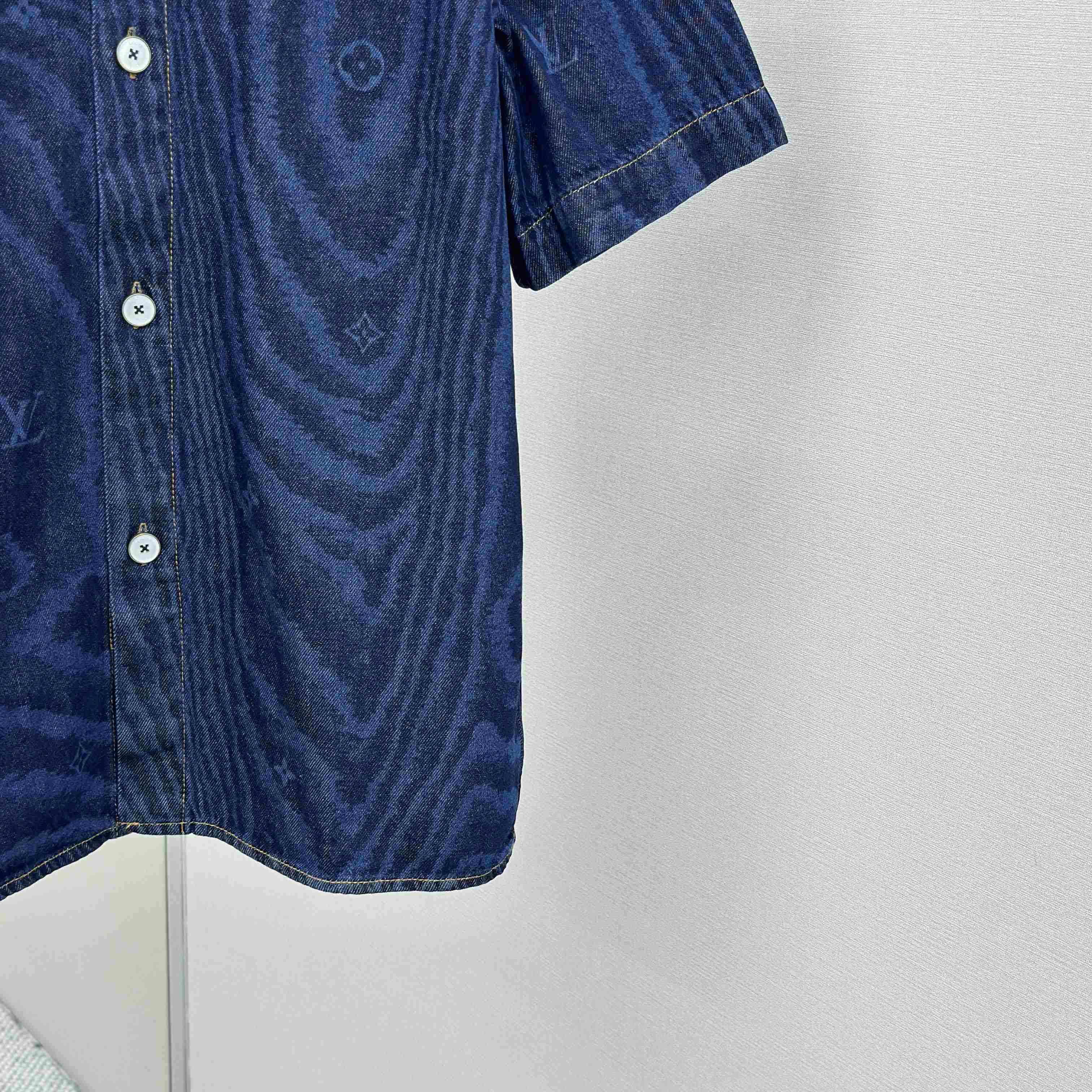 Louis Vuitton Short-Sleeved Denim Shirt   1AHVVK - DesignerGu