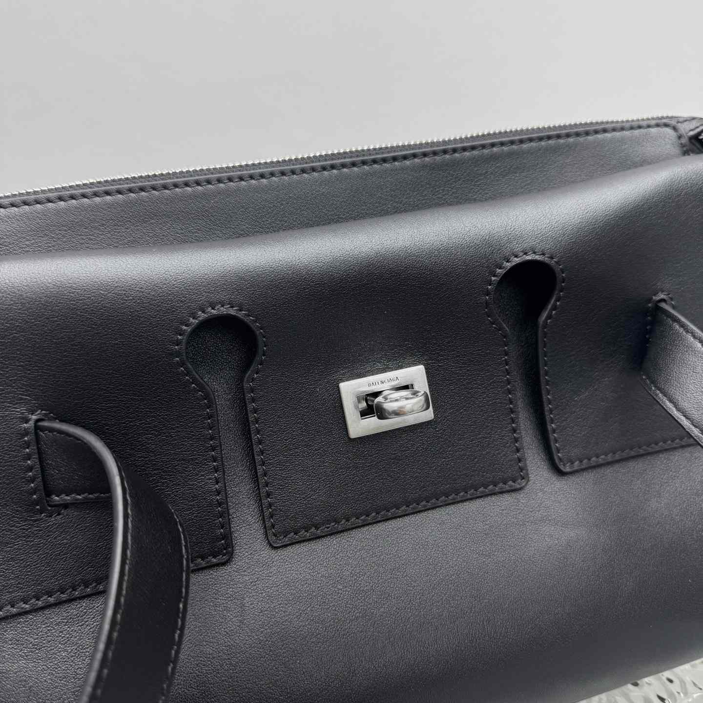 Balenciaga Bel Air Zipped Messenger Bag Small In Black - DesignerGu