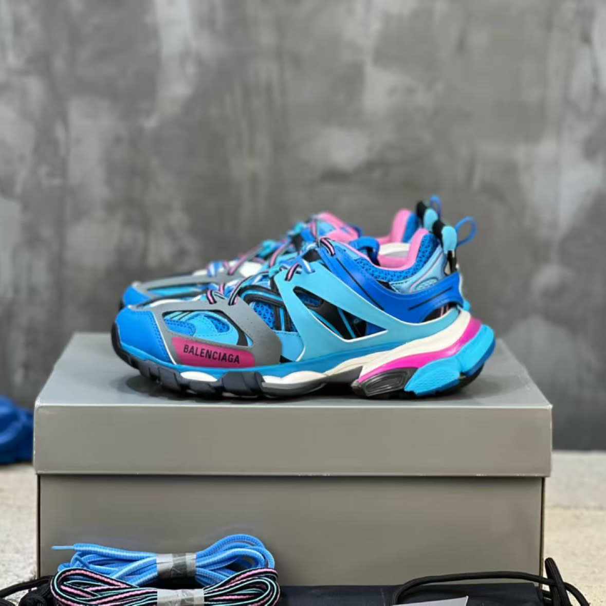 Balenciaga Track Sneakers - DesignerGu