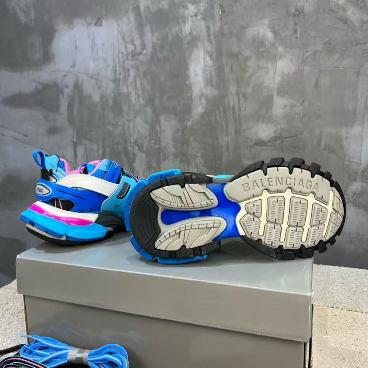 Balenciaga Track Sneakers - DesignerGu