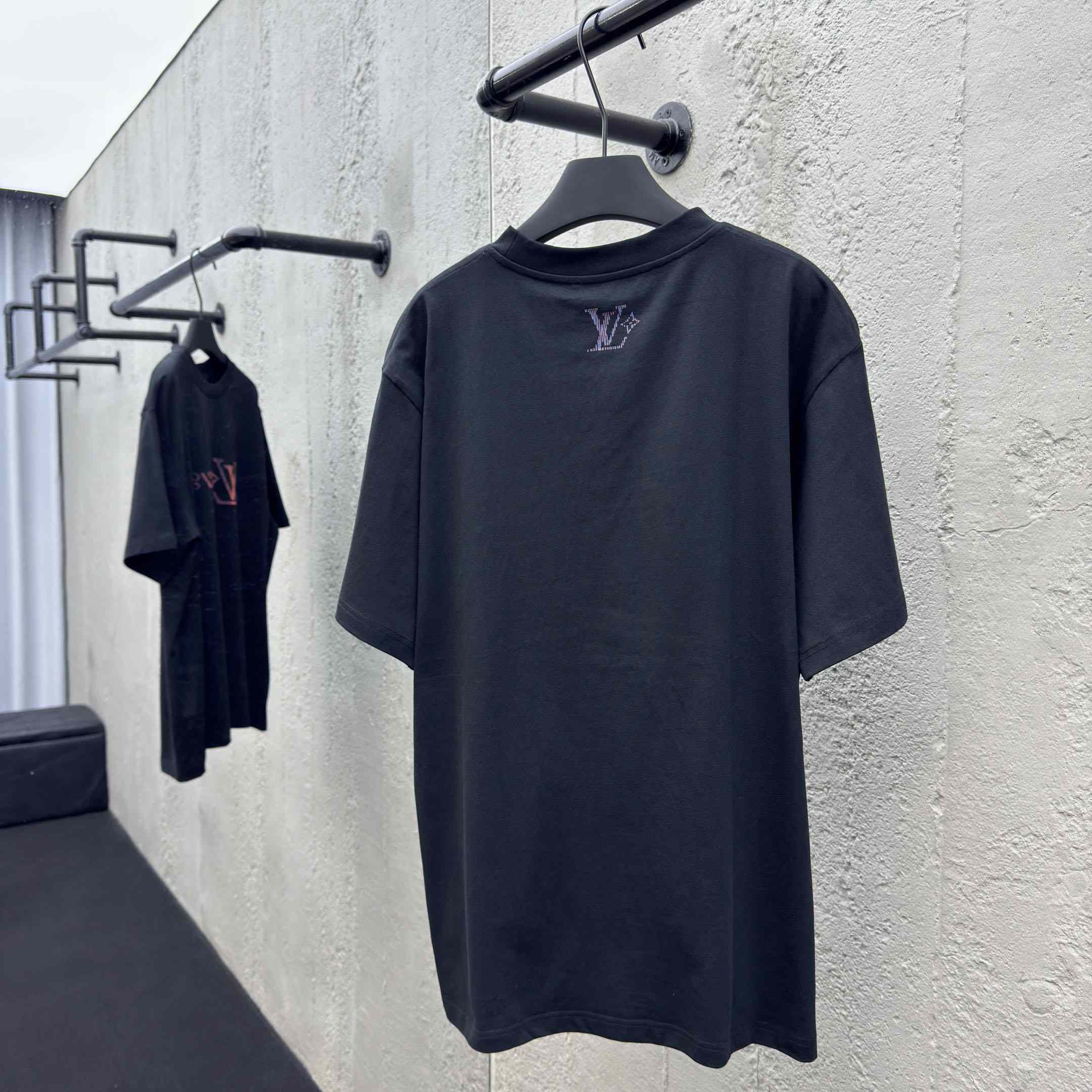 Louis Vuitton Iridescent LV Vers T-Shirt   1AGTSD - DesignerGu