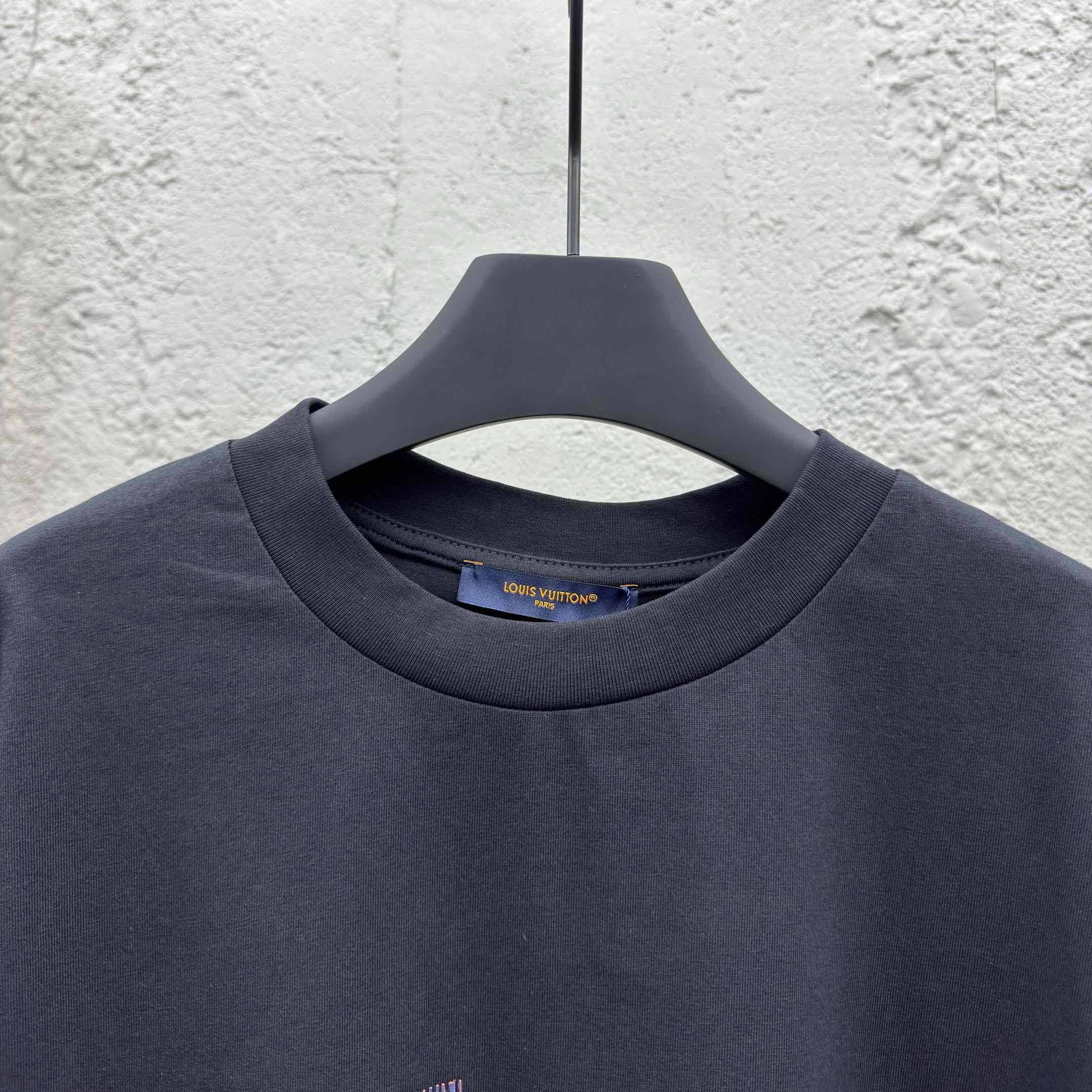 Louis Vuitton Iridescent LV Vers T-Shirt   1AGTSD - DesignerGu