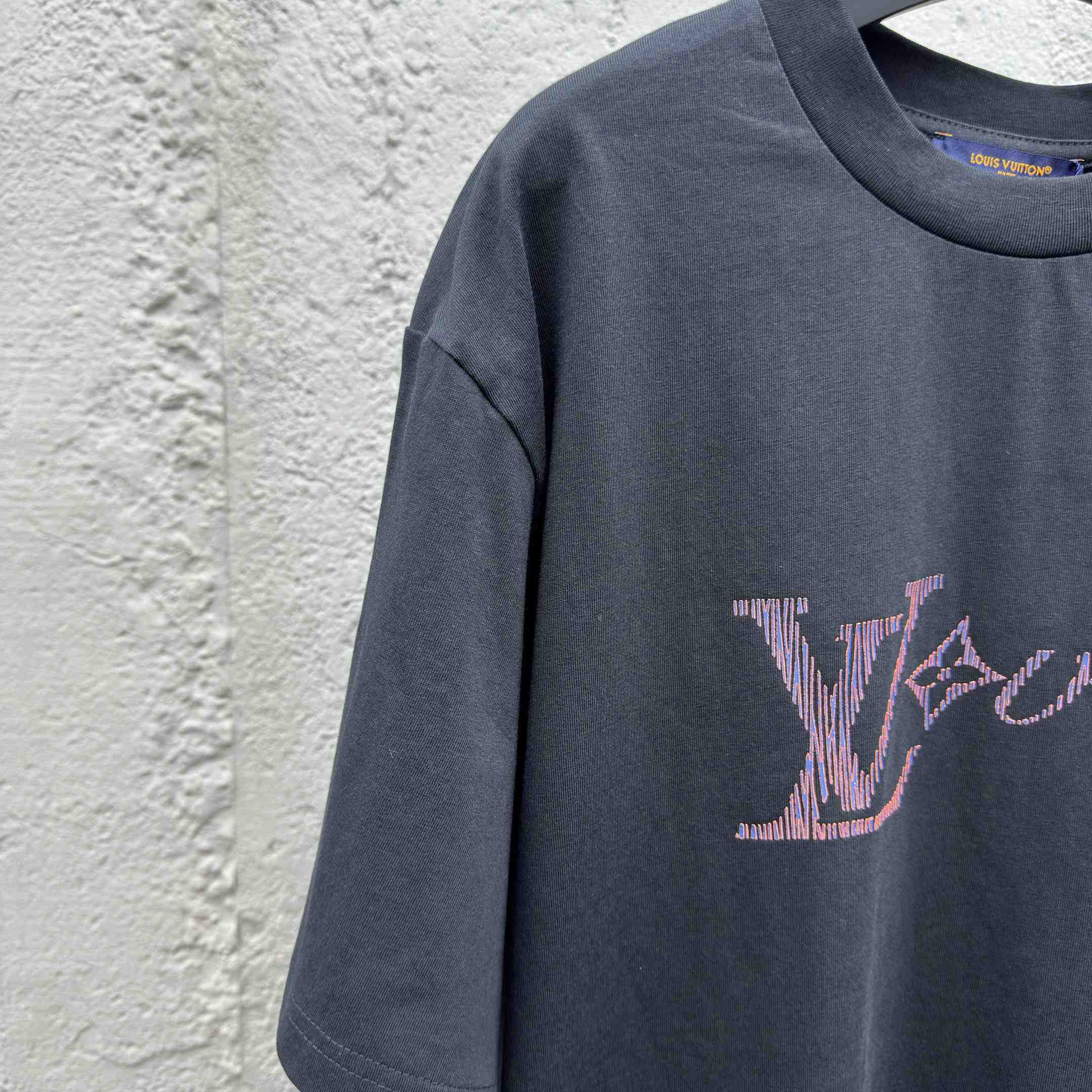 Louis Vuitton Iridescent LV Vers T-Shirt   1AGTSD - DesignerGu