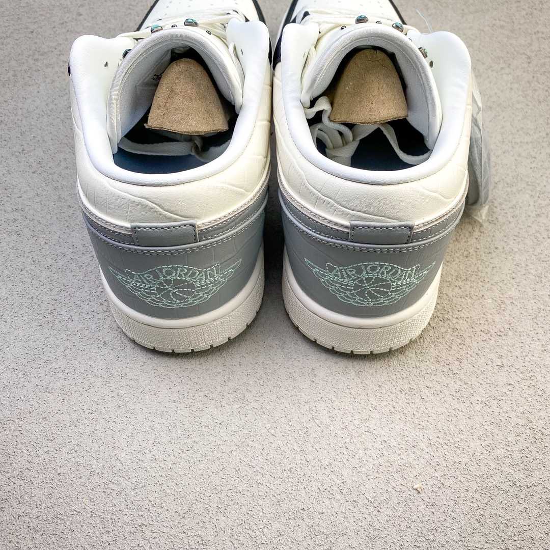 Jordan Air Jordan 1 Low   IO2242-101 - DesignerGu
