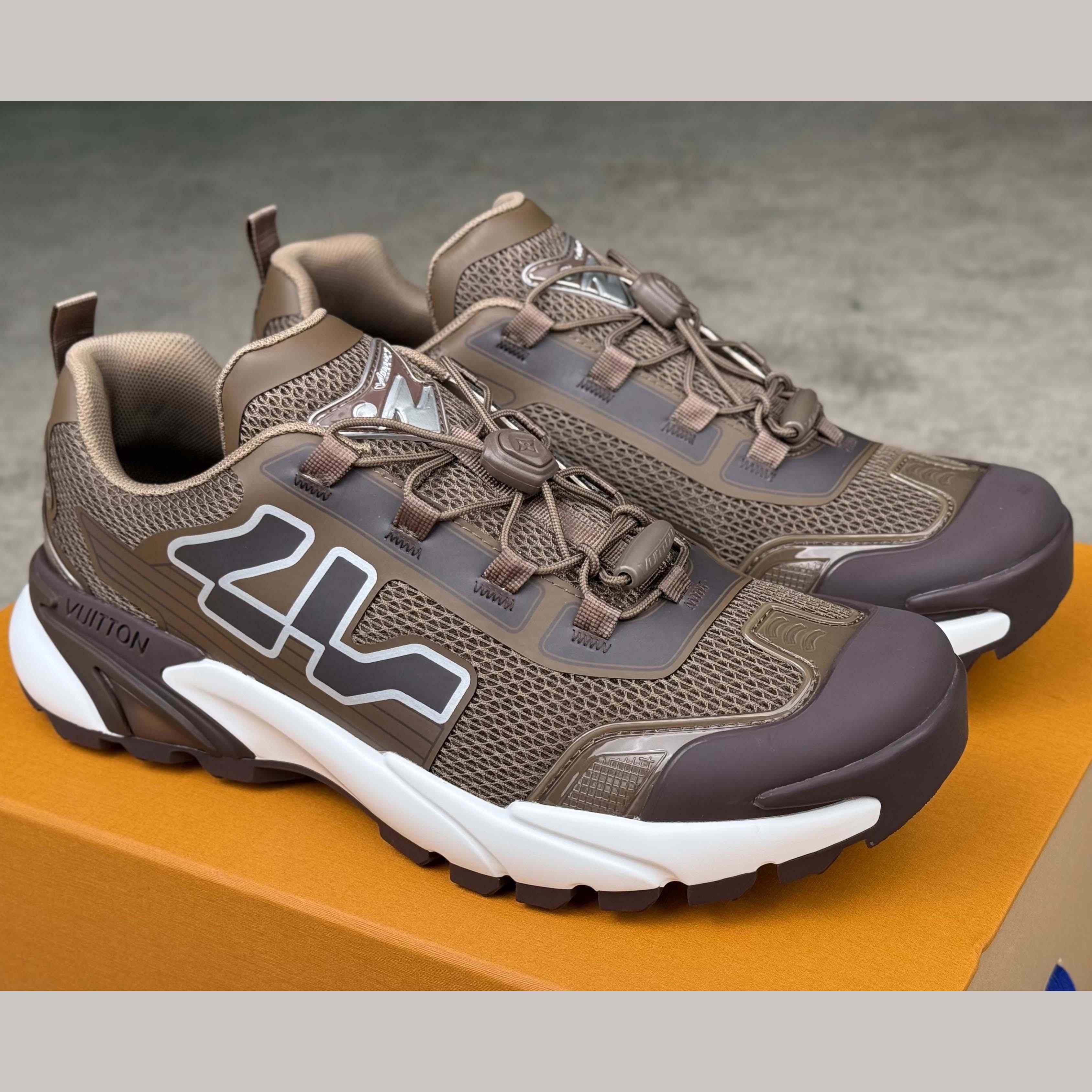 Louis Vuitton LV Runner Tatic Sneaker     1AHA71 - DesignerGu