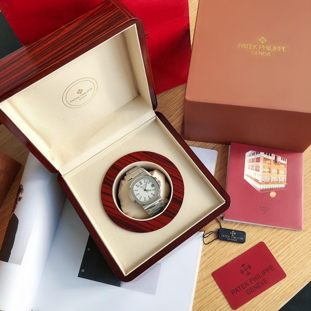 Patek Philippe Nautilus Mens 40mm 5711/1A - DesignerGu
