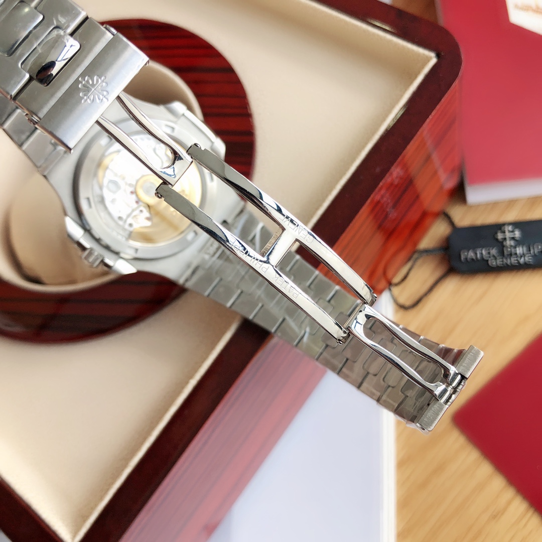 Patek Philippe Nautilus Mens 40mm 5711/1A - DesignerGu