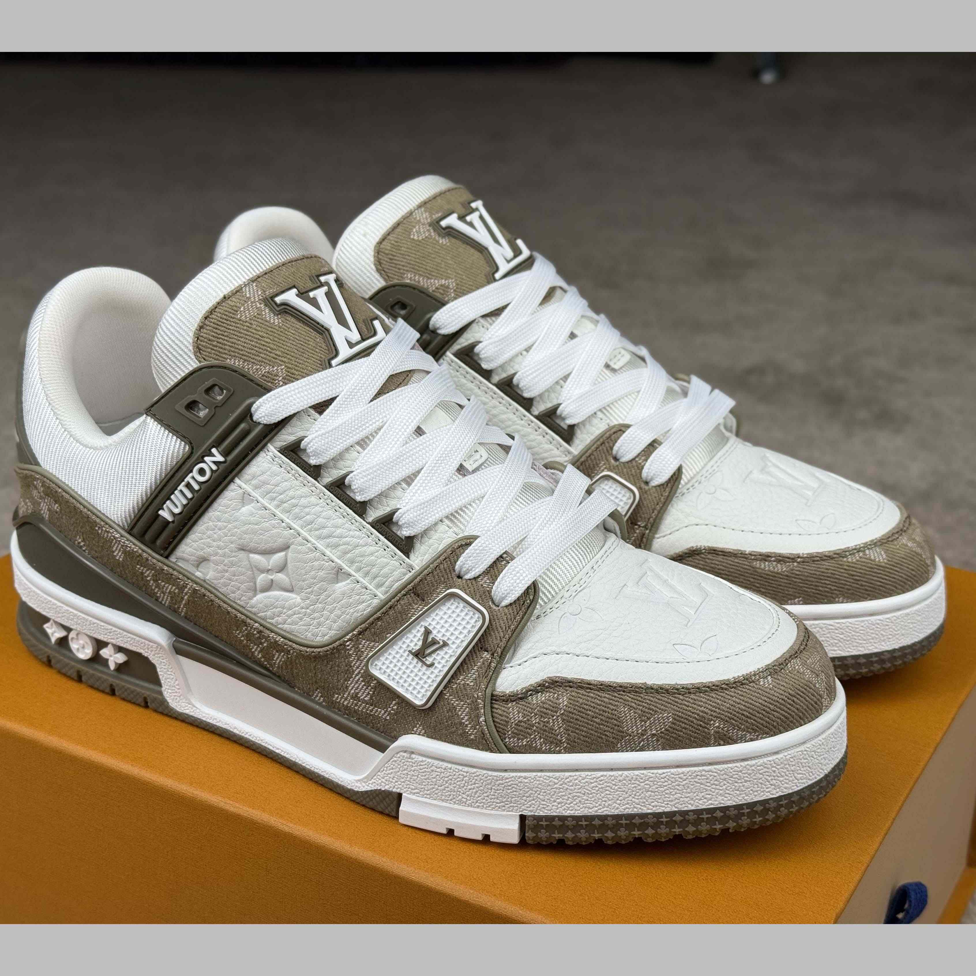 Louis Vuitton LV Trainer Sneaker   1AIKN0 - DesignerGu