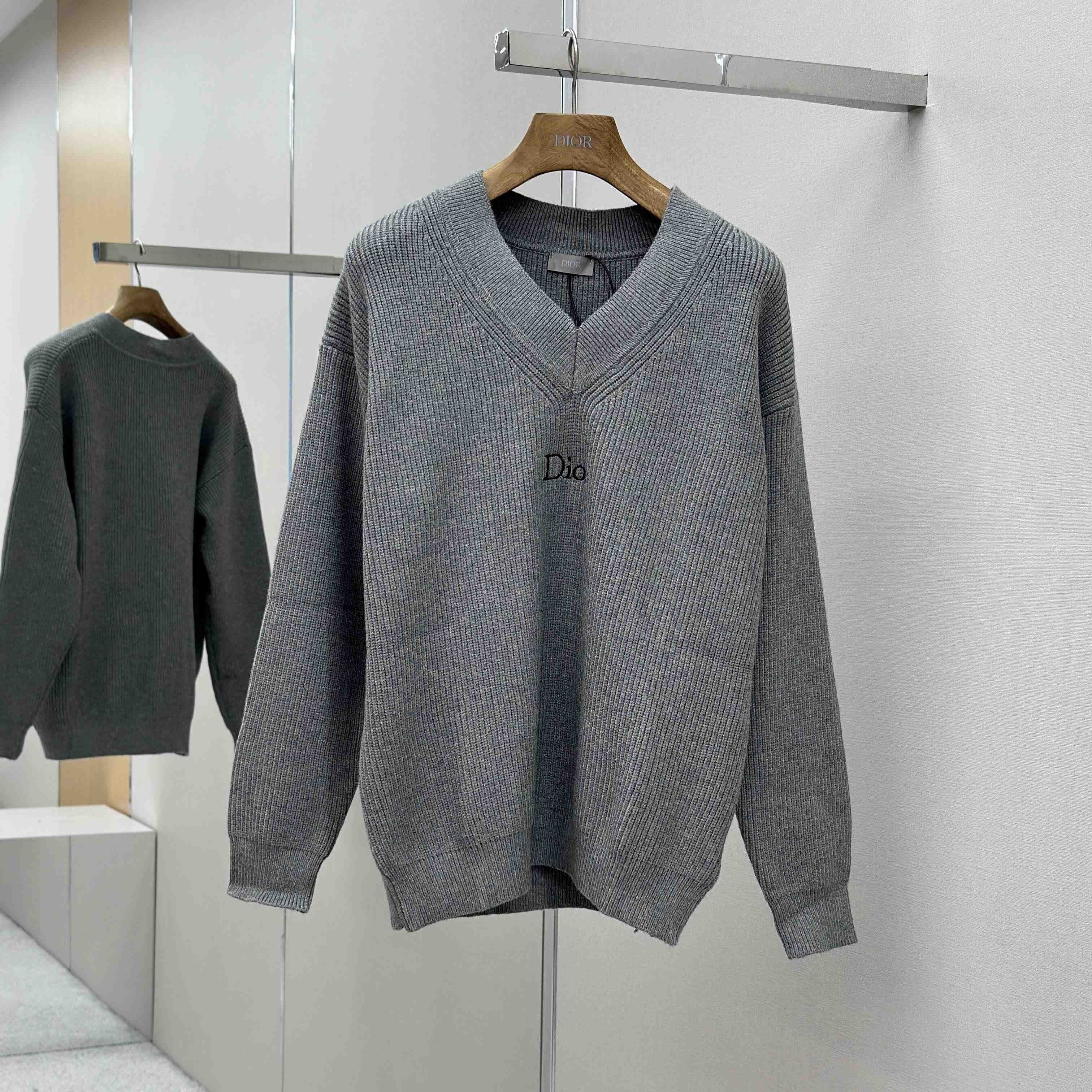 Dior V-Neck Sweater - DesignerGu
